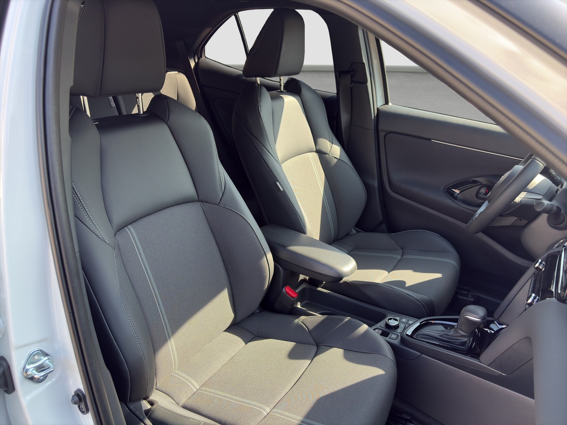 TOYOTA Yaris Cross 1.5 Exective AWDi e-CVT-image-15