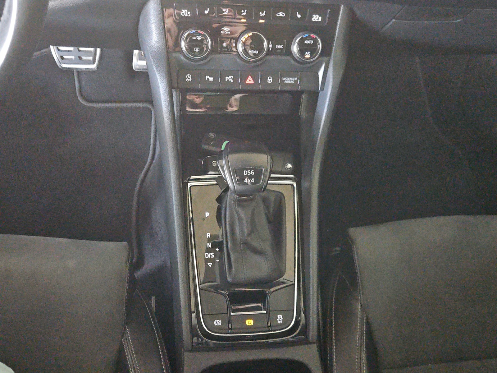 SKODA Karoq 2.0 TDI CR Style 4x4 DSG-image-21