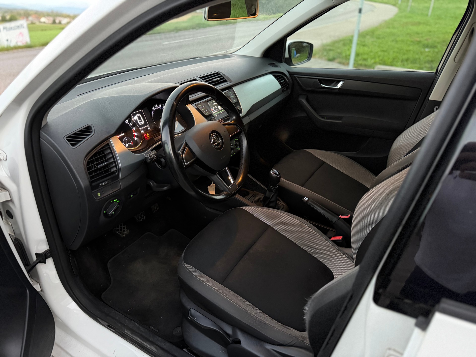 SKODA Fabia 1.4 TDI Ambition-image-6