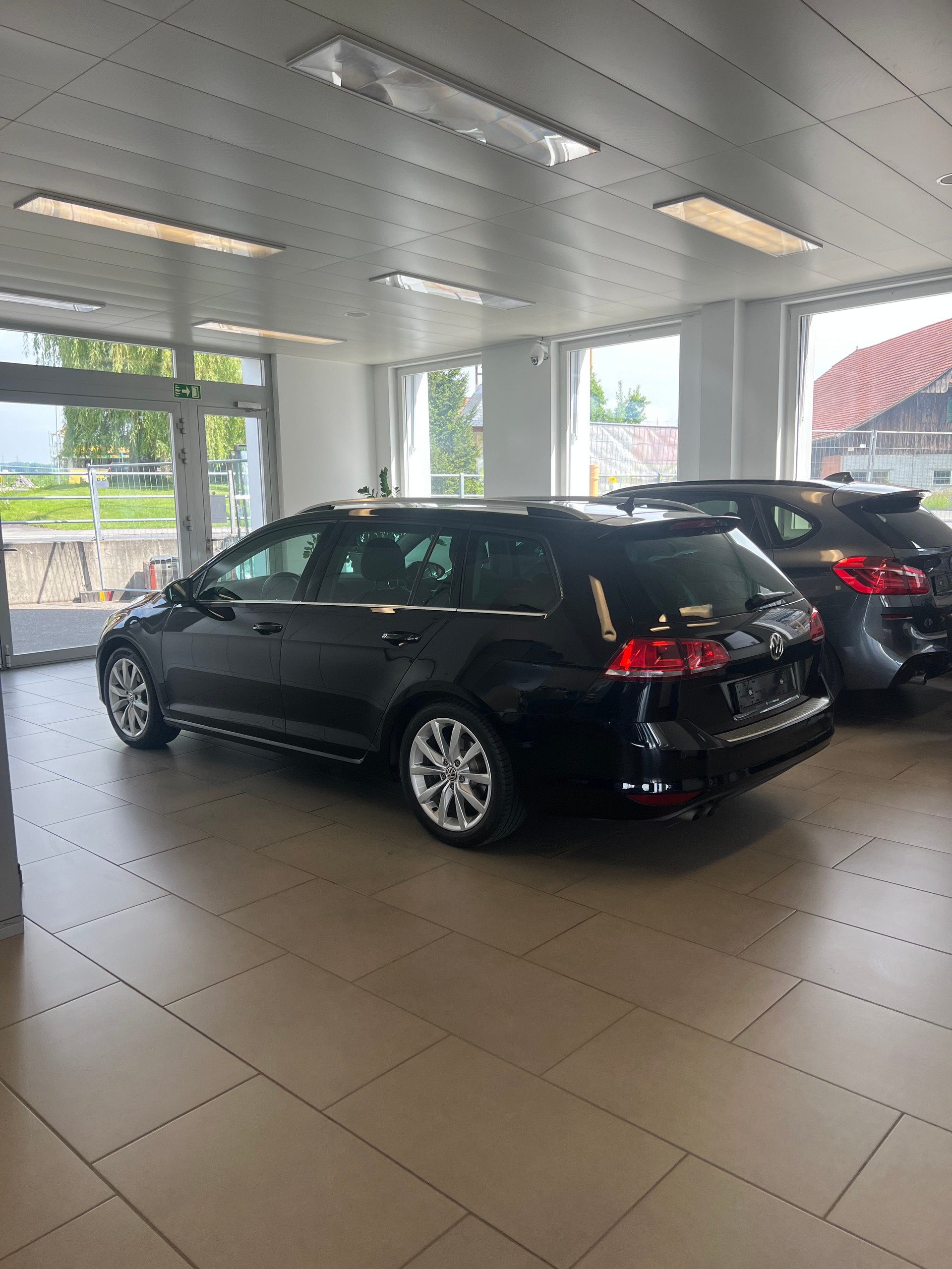VW Variant-image-1