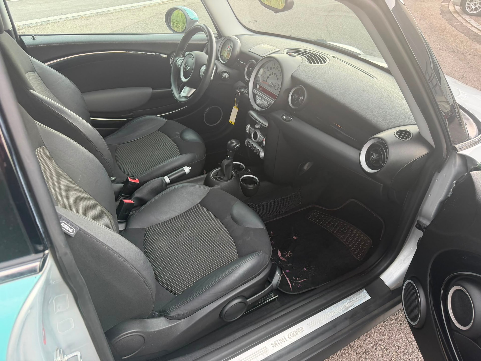MINI Cooper-image-6
