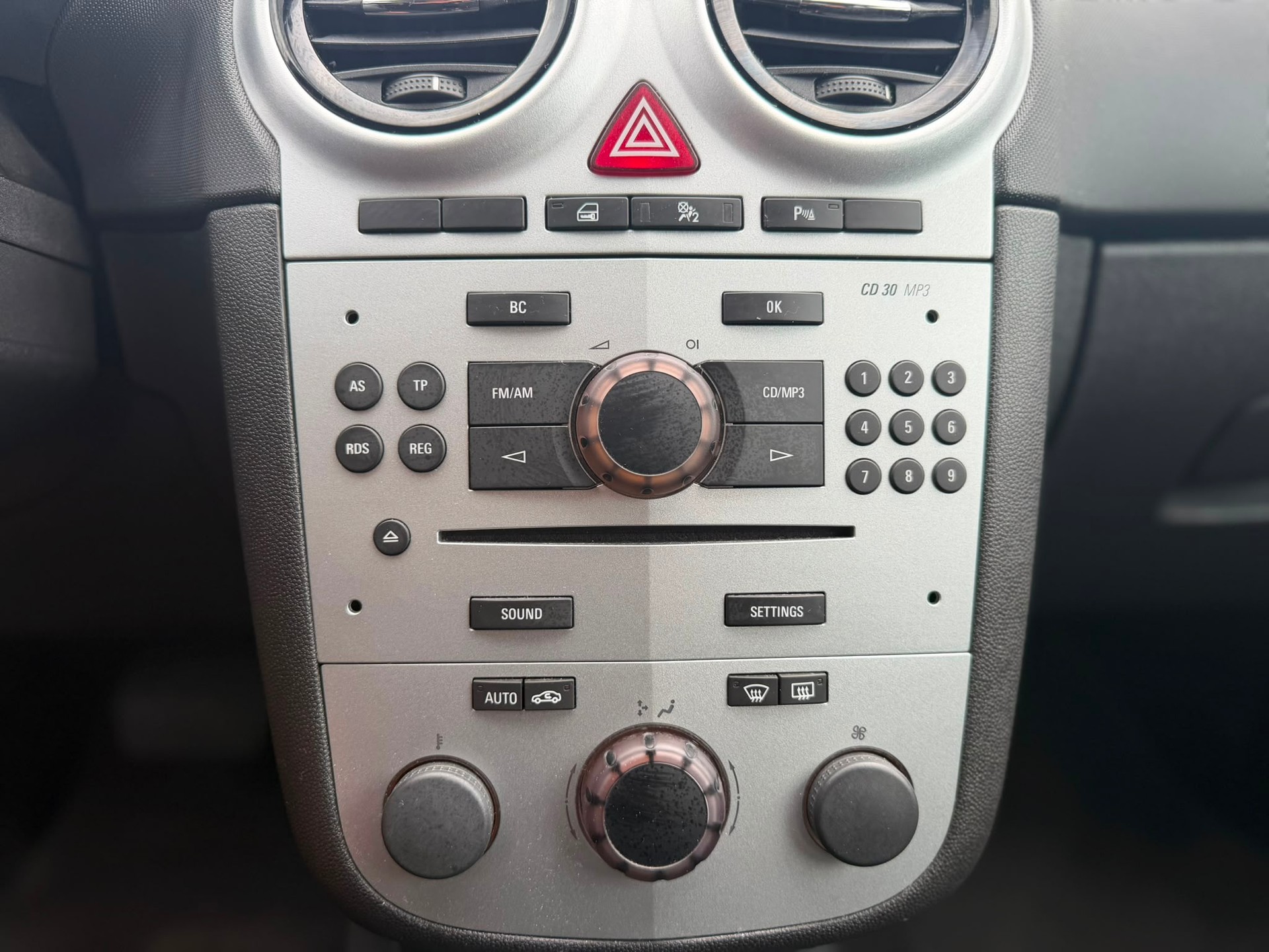 OPEL Corsa 1.4 TP Color Edition Automatic-image-9