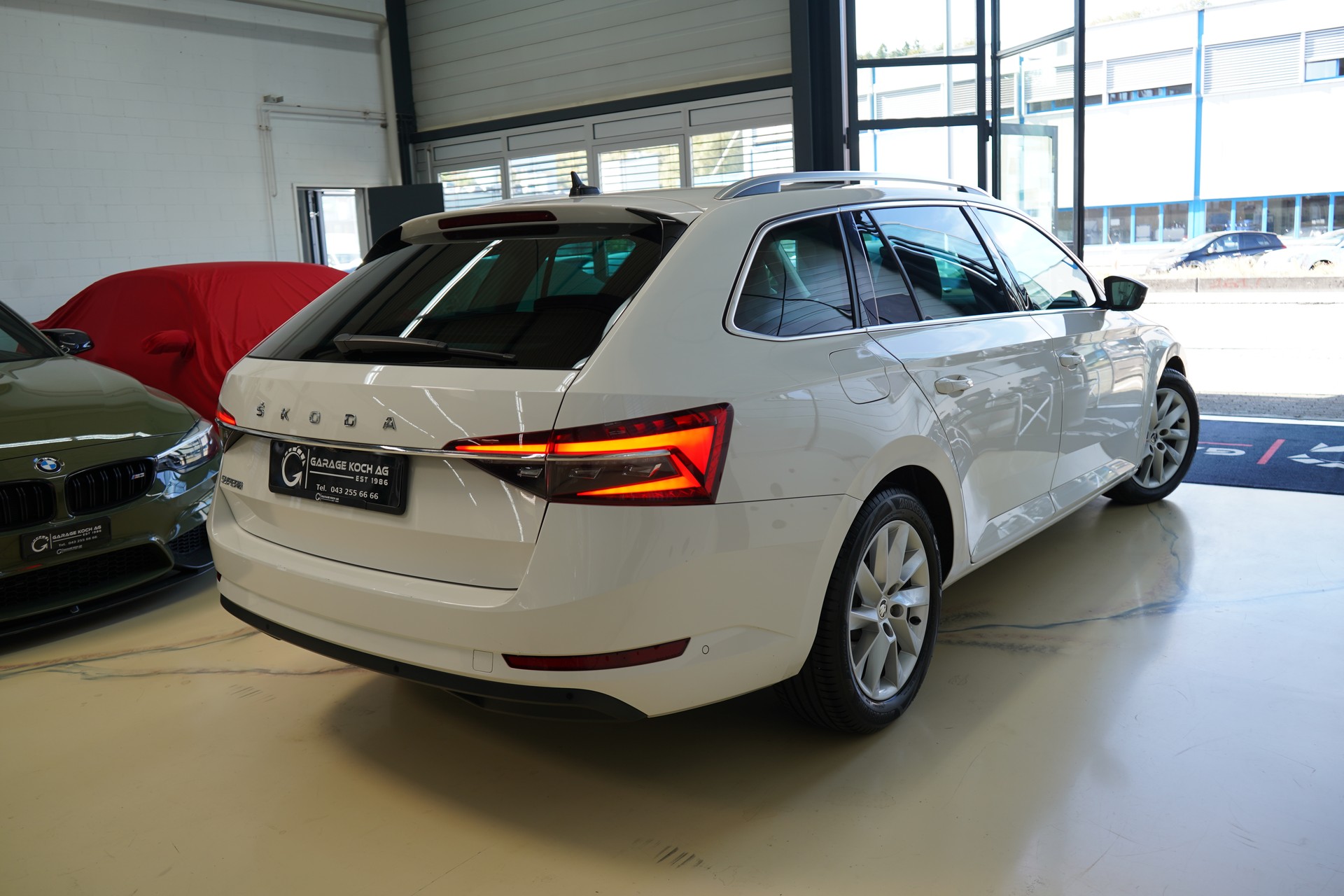 SKODA Superb Combi 2.0 TDi Style DSG-image-6