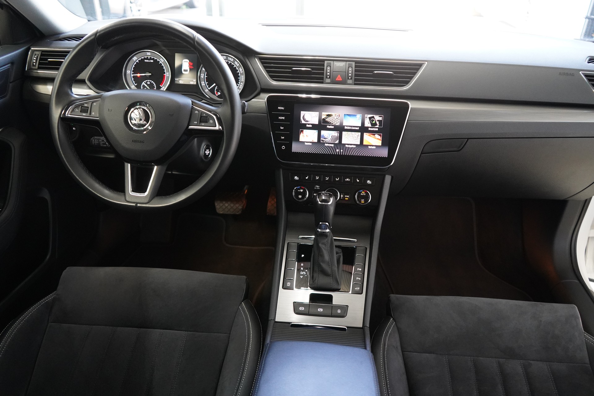 SKODA Superb Combi 2.0 TDi Style DSG-image-21