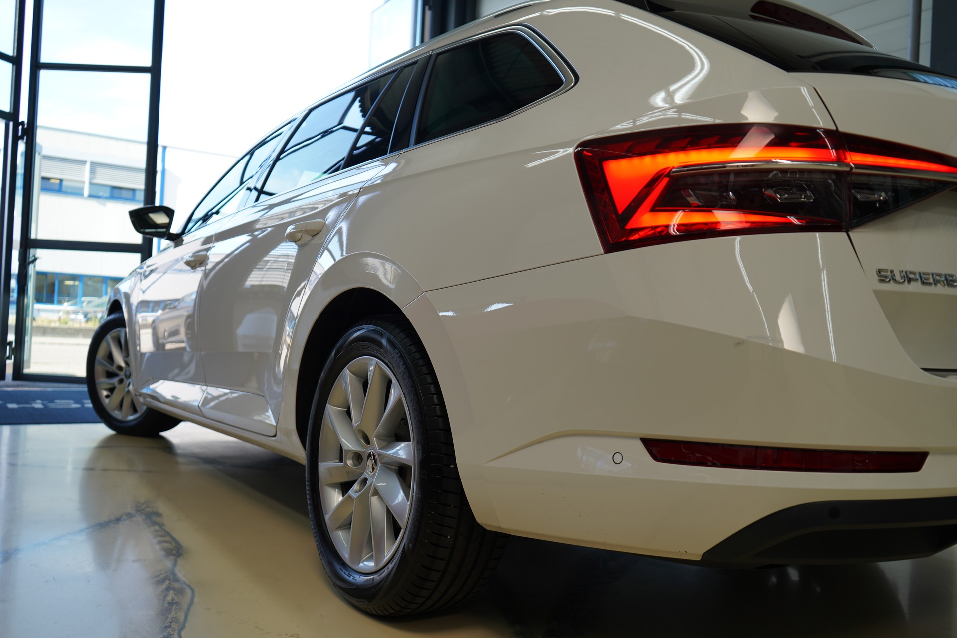 SKODA Superb Combi 2.0 TDi Style DSG-image-5