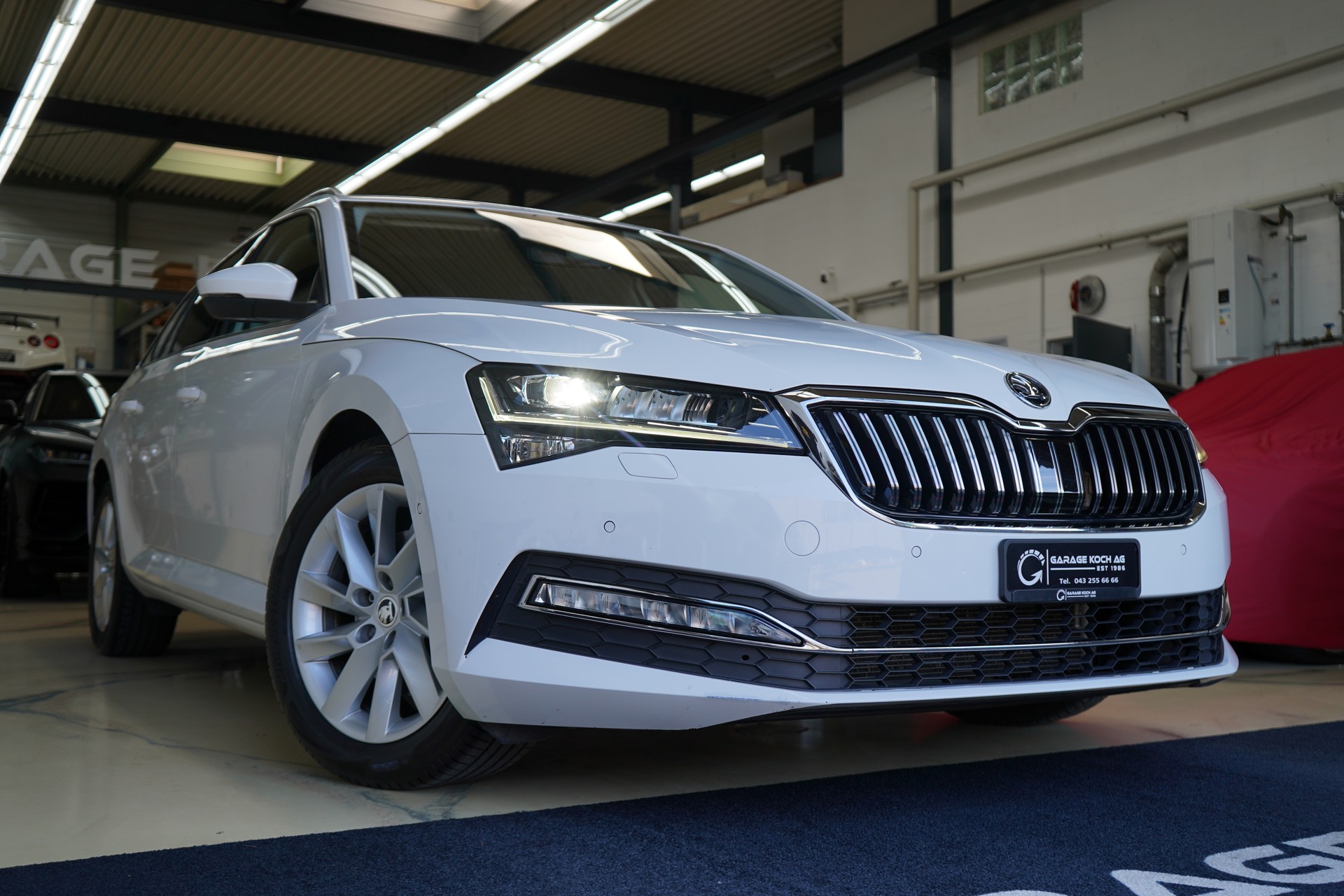 SKODA Superb Combi 2.0 TDi Style DSG-image-10
