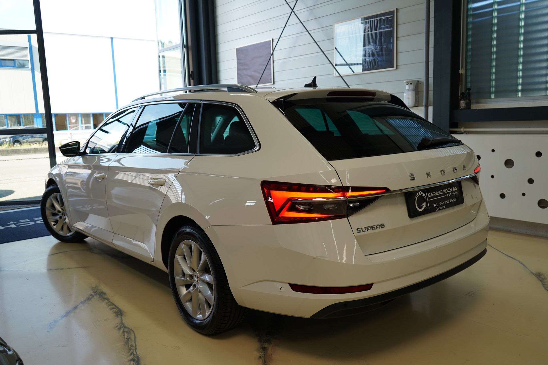 SKODA Superb Combi 2.0 TDi Style DSG-image-3
