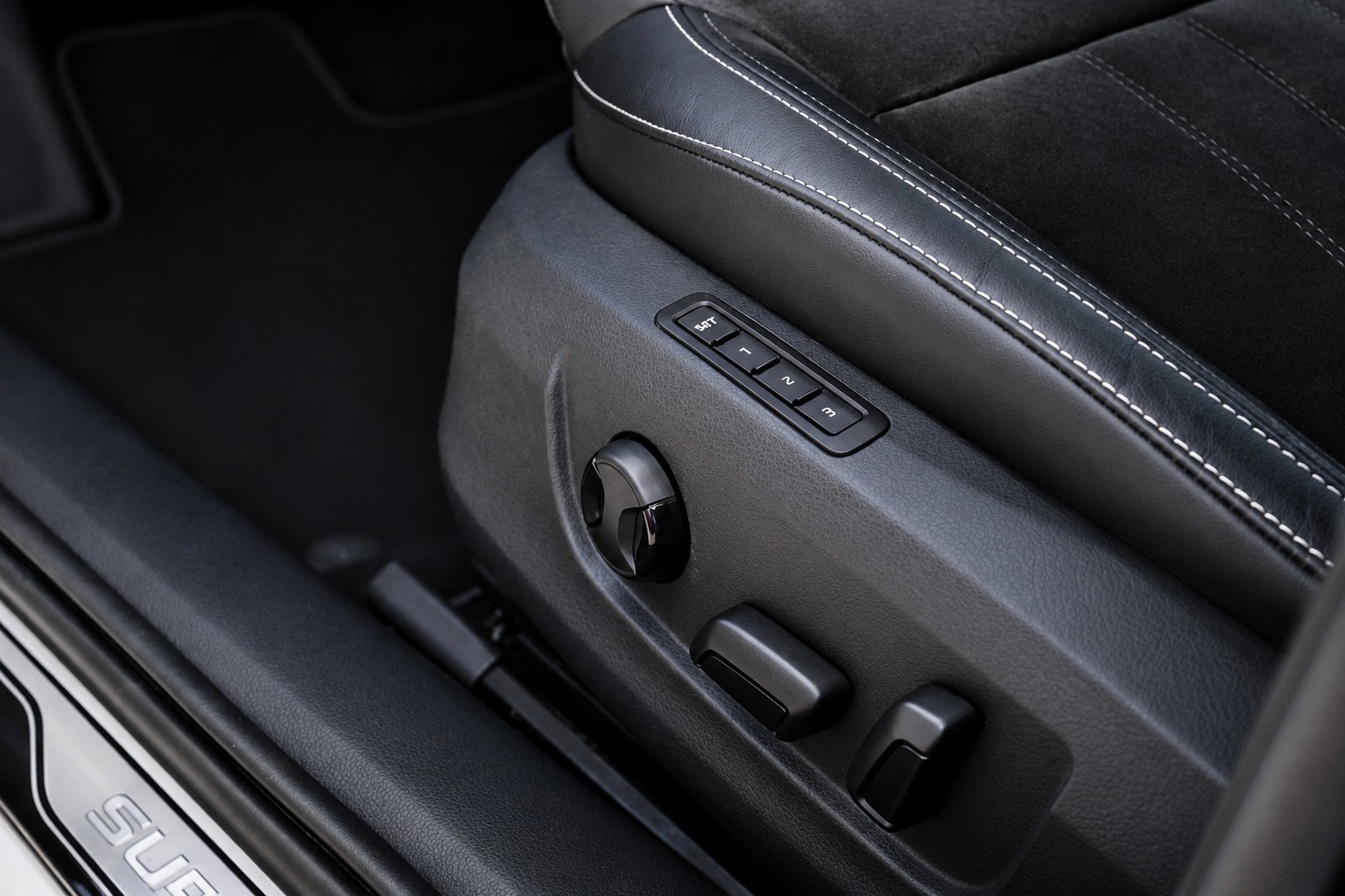 SKODA Superb Combi 2.0 TDi Style DSG-image-18