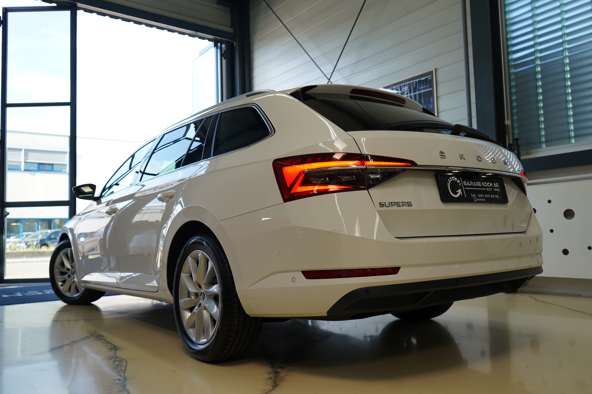 SKODA Superb Combi 2.0 TDi Style DSG-image-4