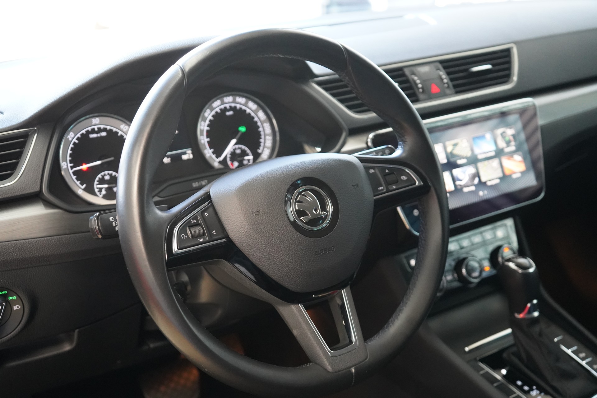 SKODA Superb Combi 2.0 TDi Style DSG-image-14
