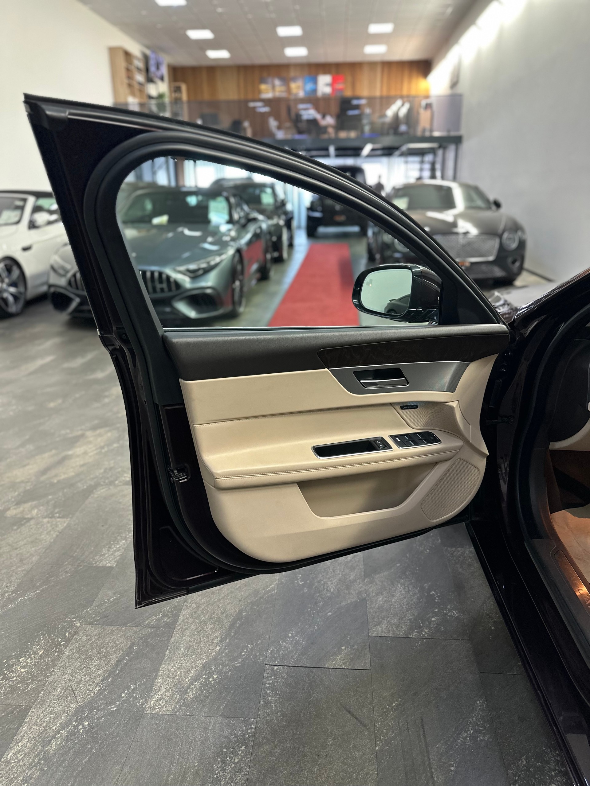 JAGUAR XF 25d Prestige AWD Automatic-image-18