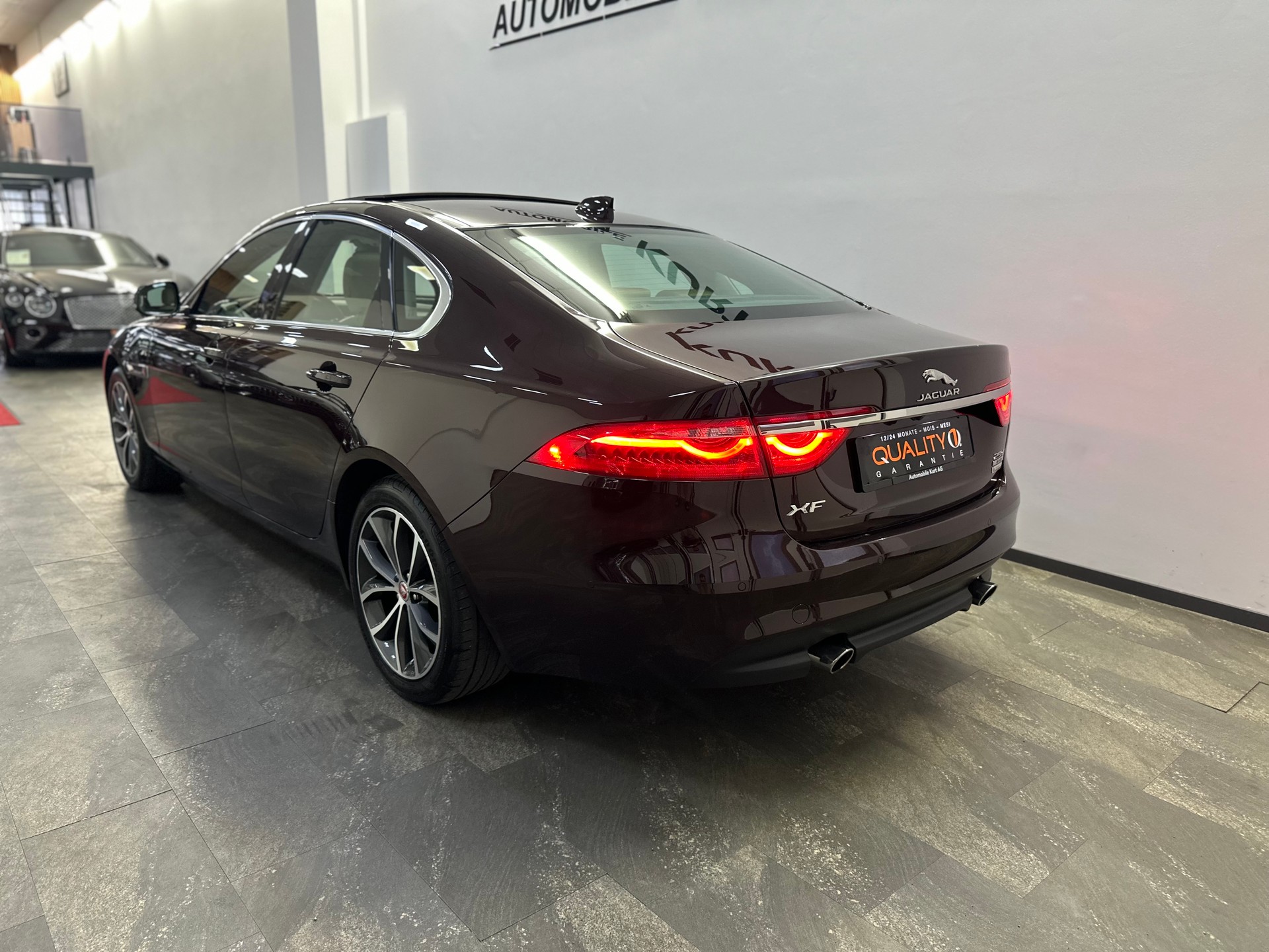 JAGUAR XF 25d Prestige AWD Automatic-image-3