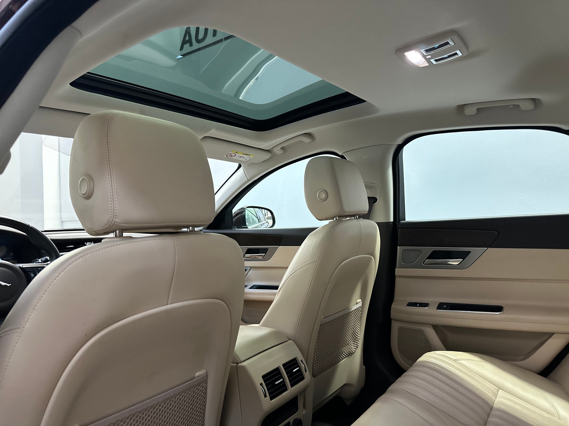 JAGUAR XF 25d Prestige AWD Automatic-image-14