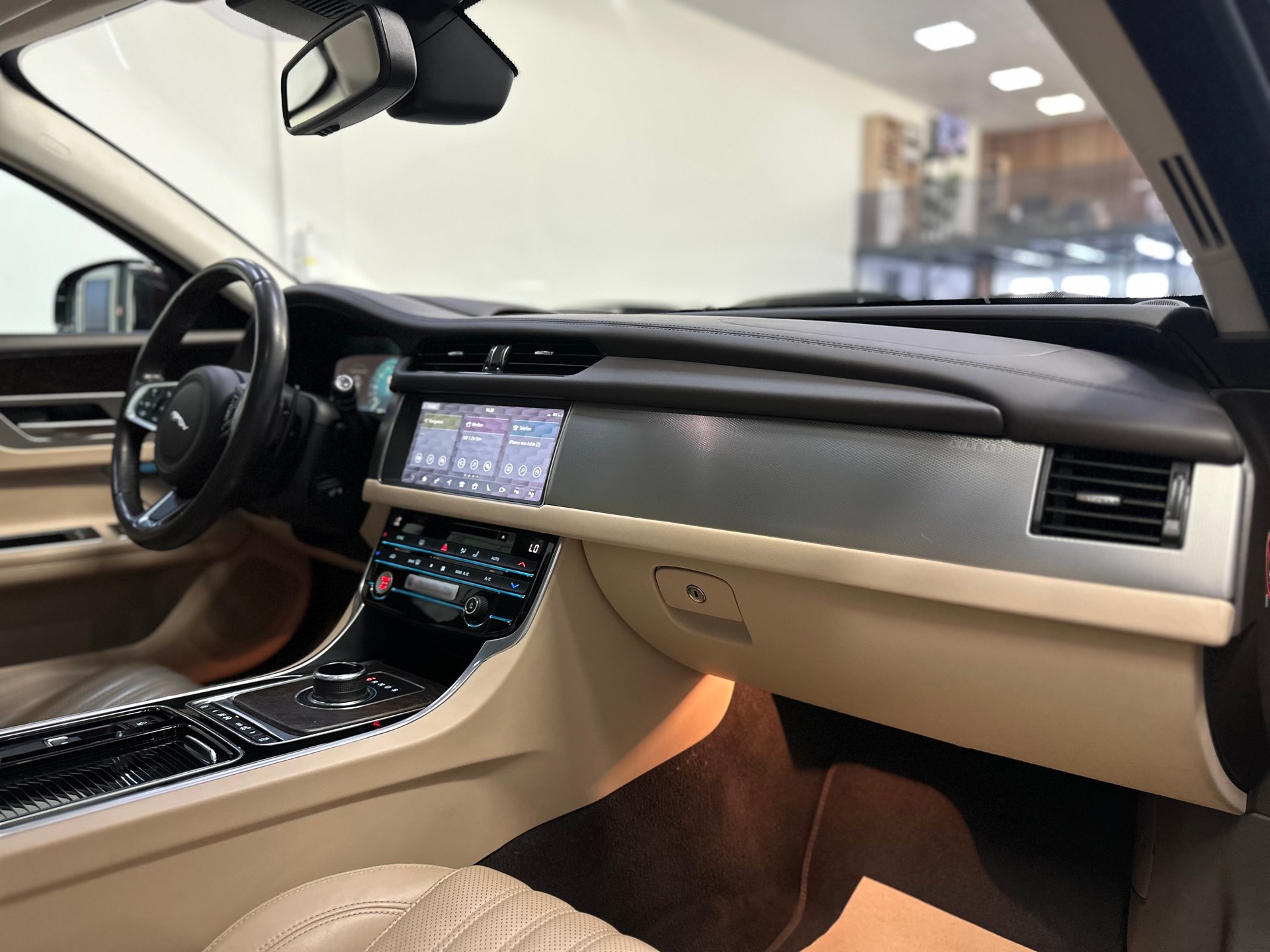 JAGUAR XF 25d Prestige AWD Automatic-image-10