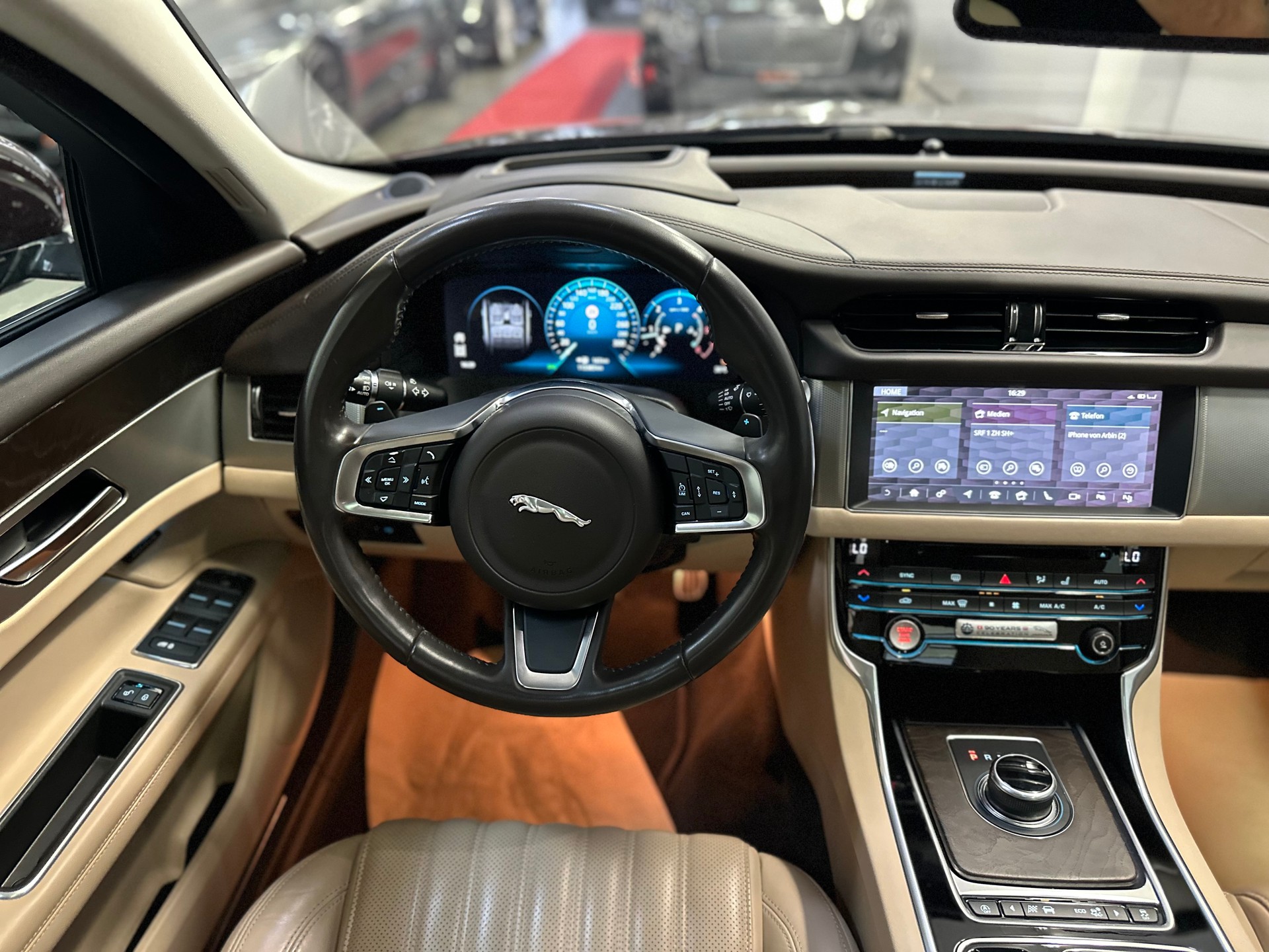 JAGUAR XF 25d Prestige AWD Automatic-image-8