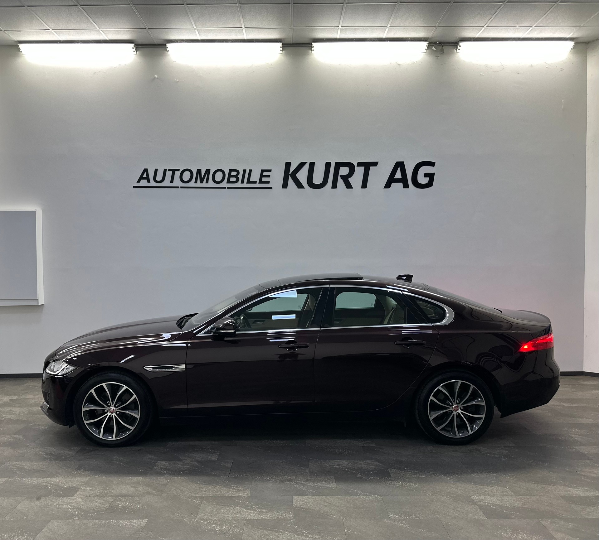 JAGUAR XF 25d Prestige AWD Automatic-image-2