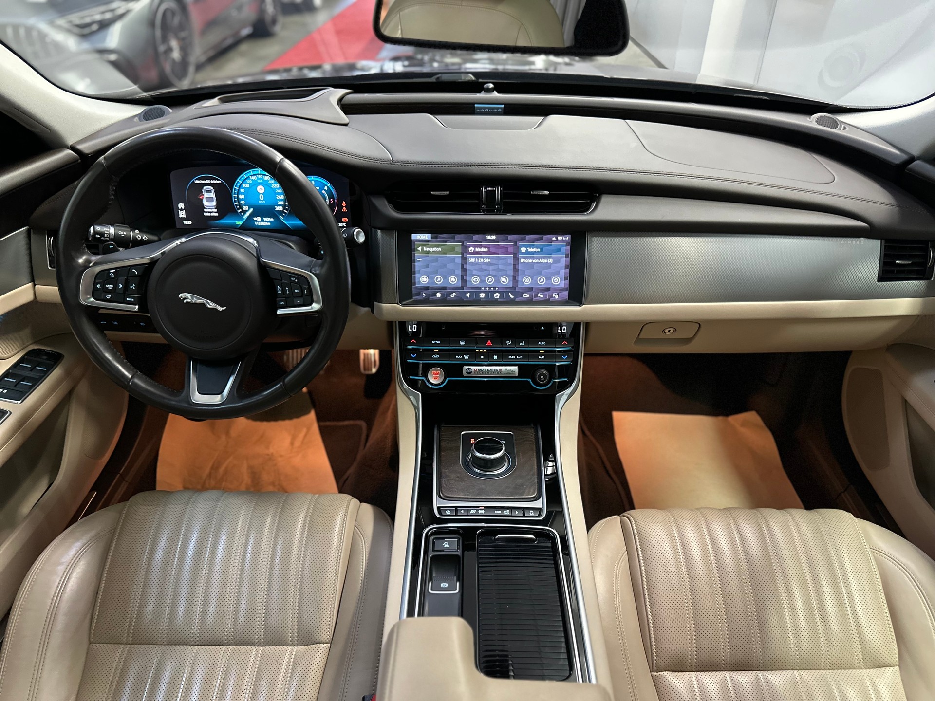 JAGUAR XF 25d Prestige AWD Automatic-image-9