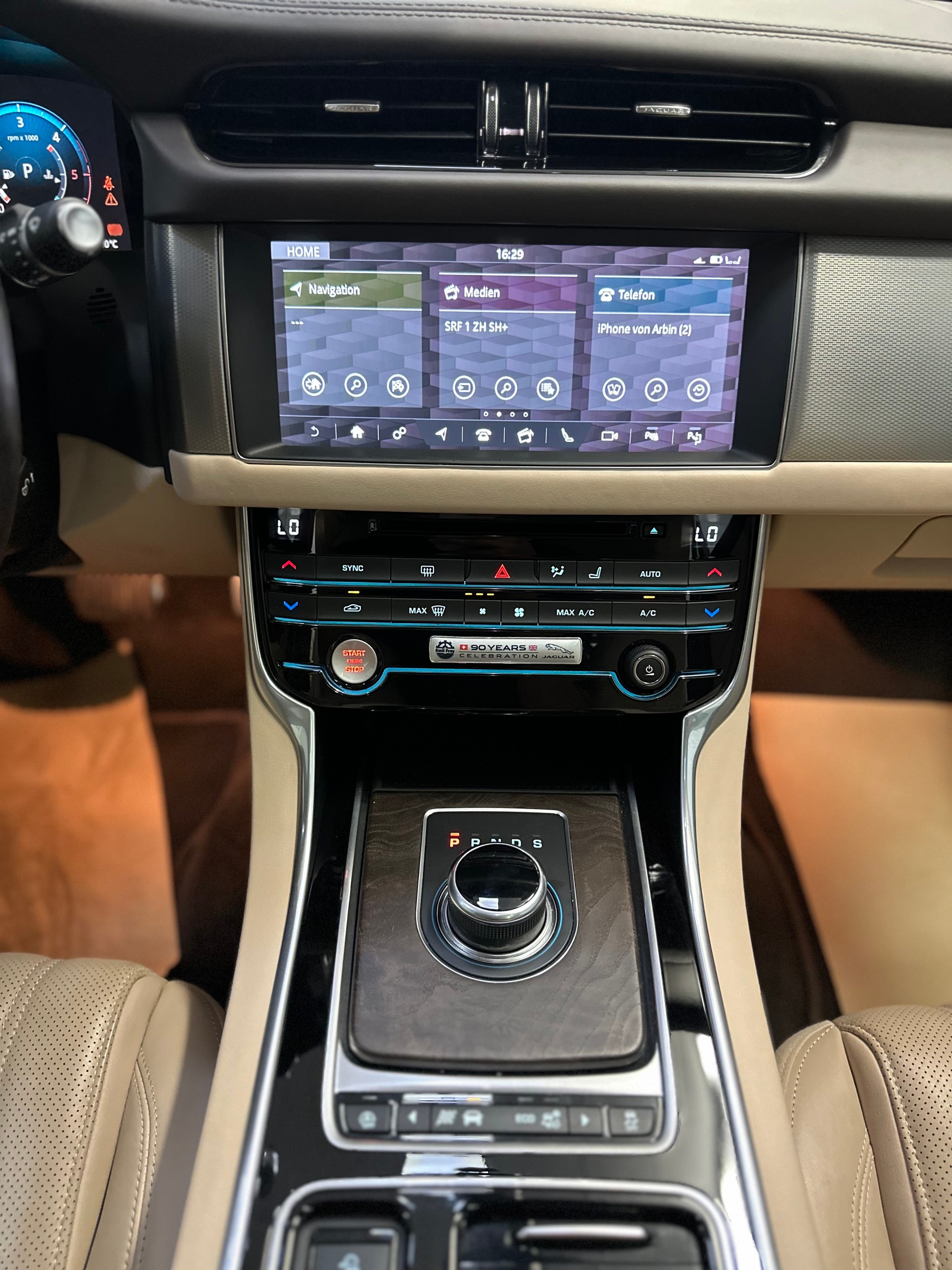 JAGUAR XF 25d Prestige AWD Automatic-image-12