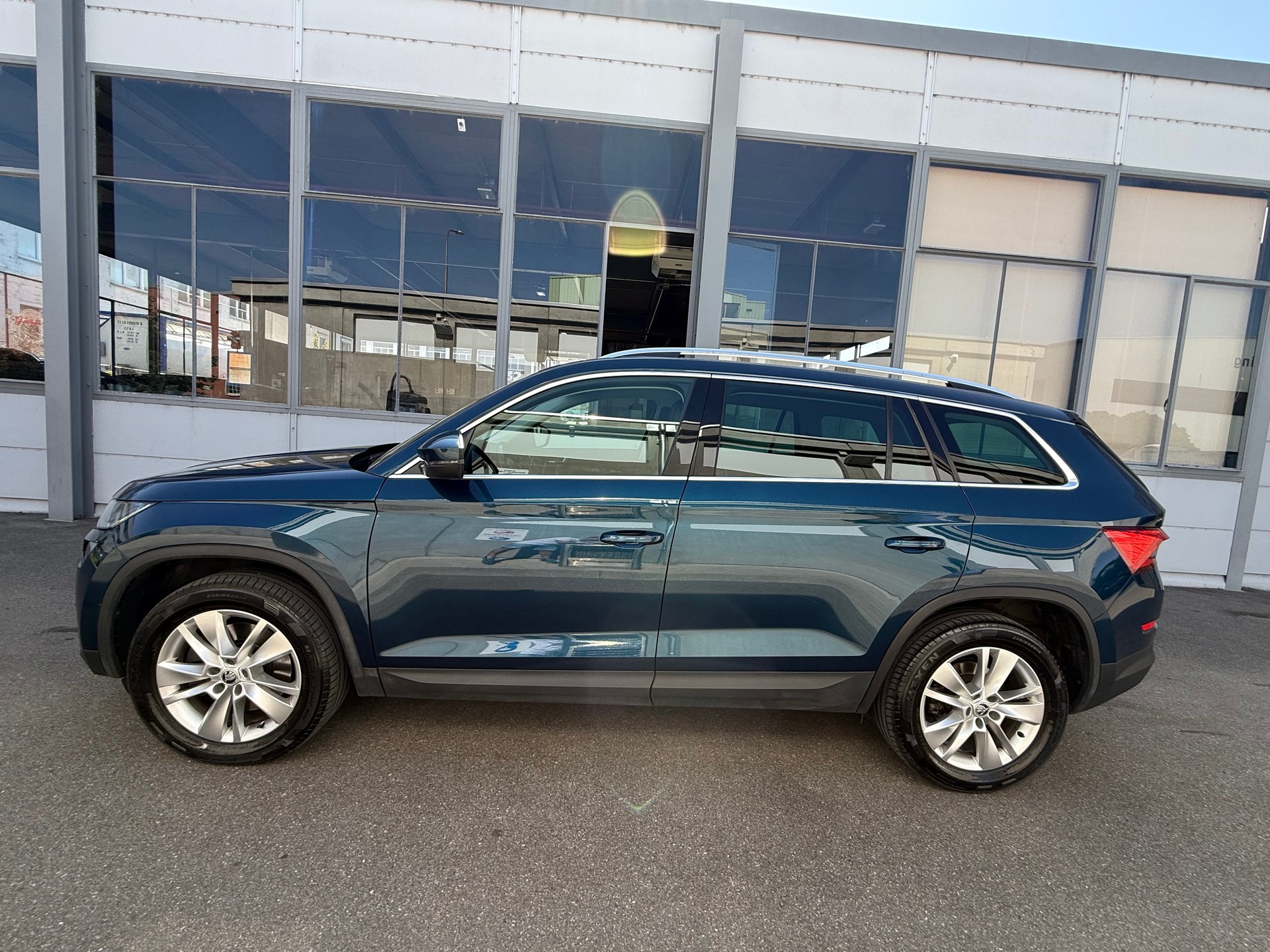 SKODA Kodiaq 2.0 TDI CR Style 4x4 DSG *Frisch ab MFK 20.August 2026 *Tempomat *Umgebung Kamera *Notbremsfunktion *Keyless Entry/Go-image-8