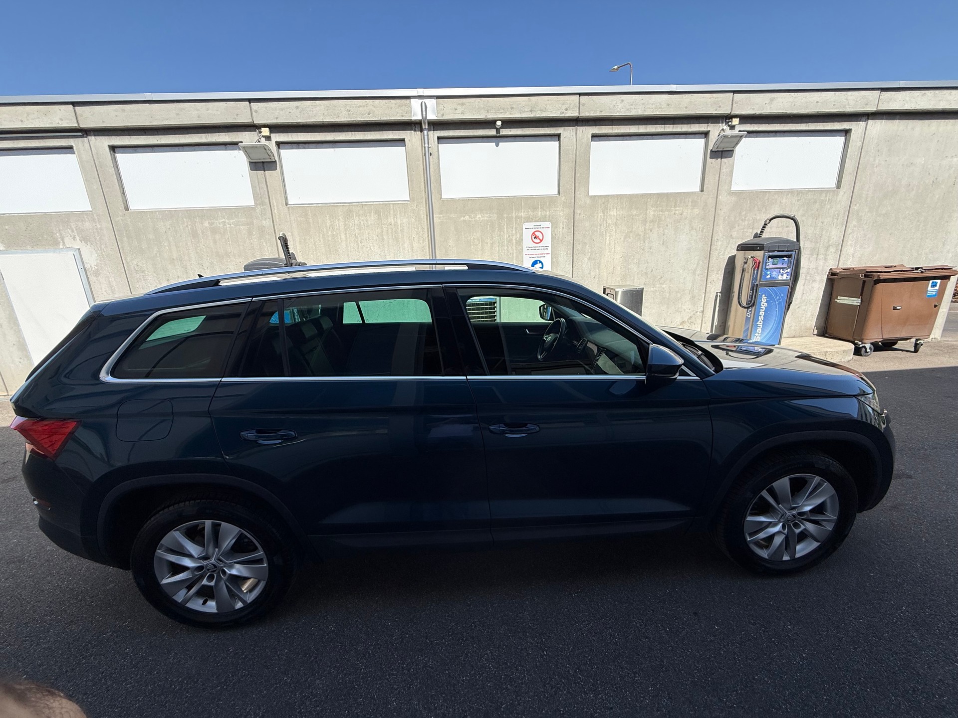 SKODA Kodiaq 2.0 TDI CR Style 4x4 DSG *Frisch ab MFK 20.August 2026 *Tempomat *Umgebung Kamera *Notbremsfunktion *Keyless Entry/Go-image-2
