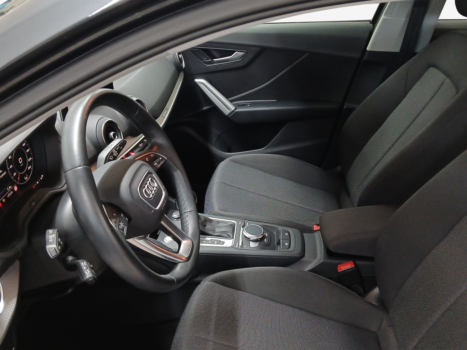 AUDI Q2 40 TFSI Attraction quattro S-tronic-image-7