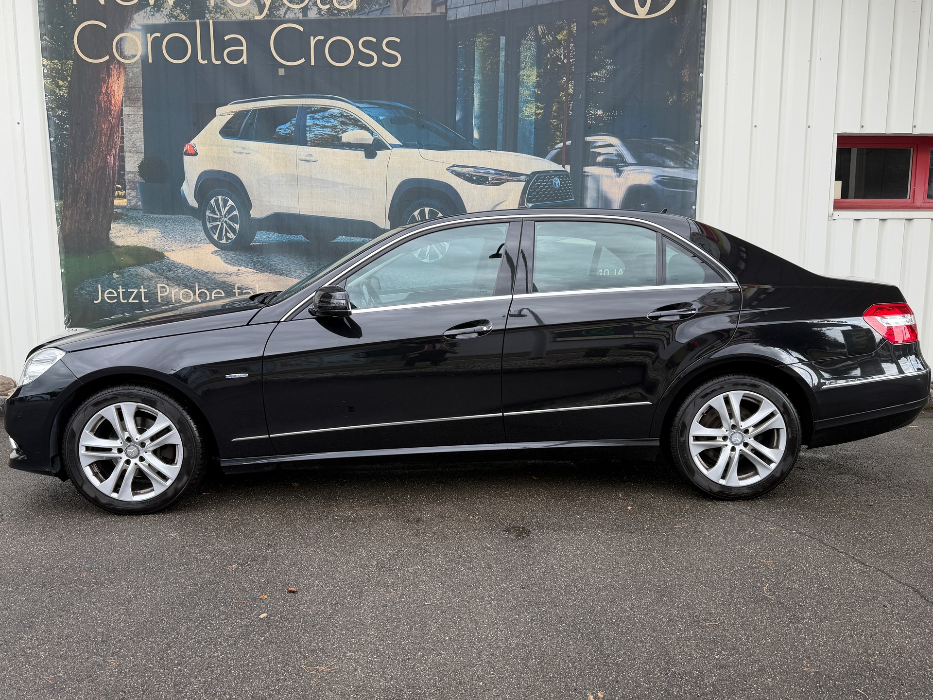 MERCEDES-BENZ E 220 CDI BlueEfficiency Avantgarde Automatic-image-1