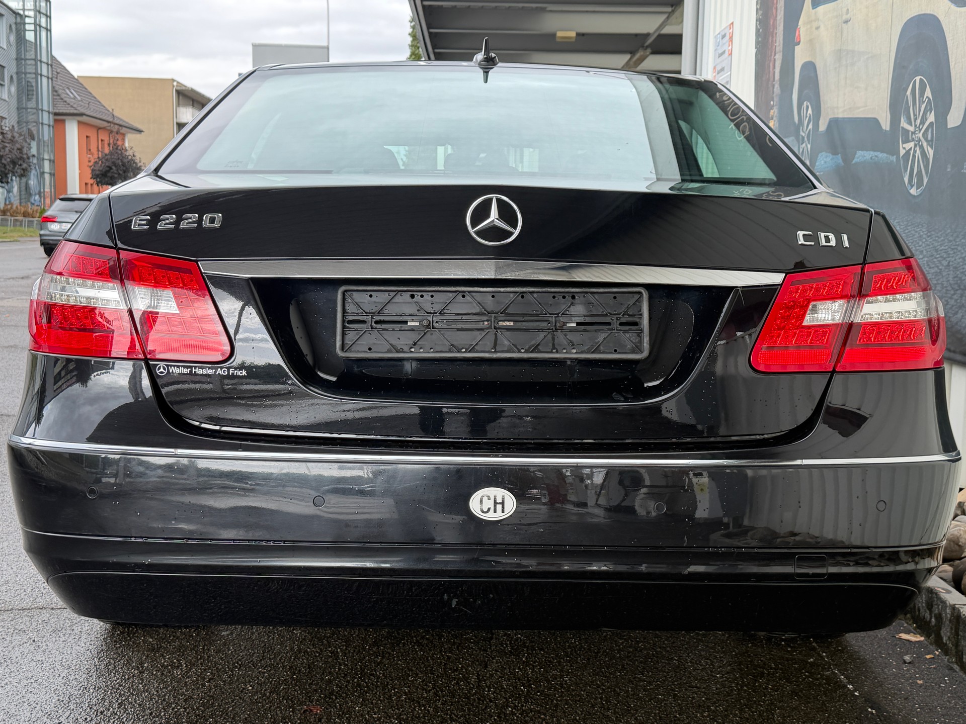 MERCEDES-BENZ E 220 CDI BlueEfficiency Avantgarde Automatic-image-5