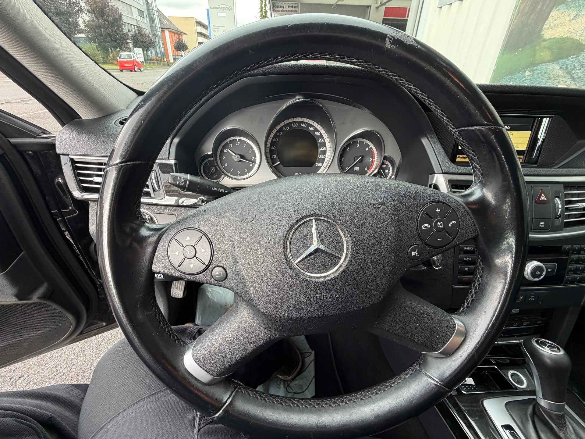 MERCEDES-BENZ E 220 CDI BlueEfficiency Avantgarde Automatic-image-7