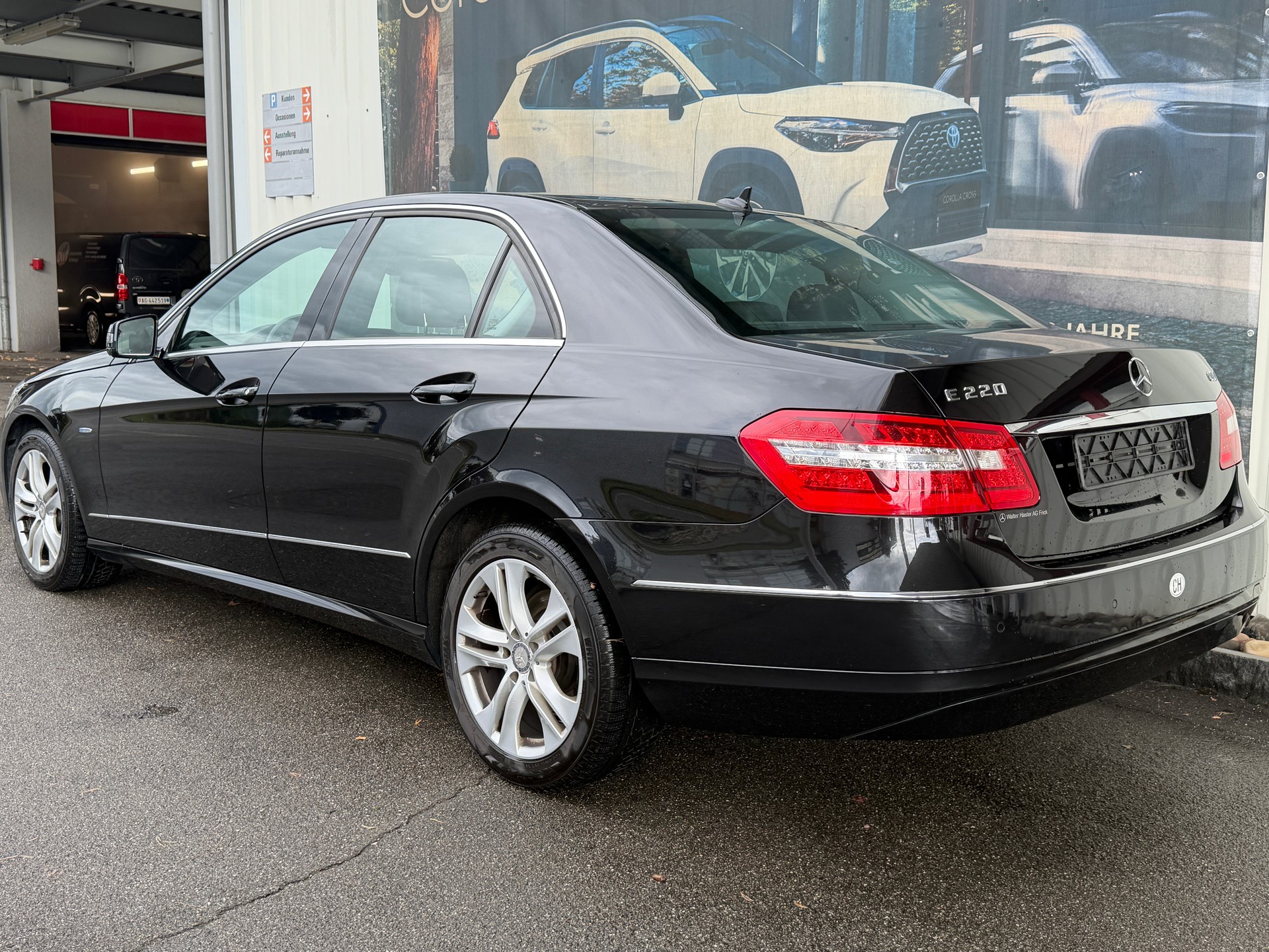 MERCEDES-BENZ E 220 CDI BlueEfficiency Avantgarde Automatic-image-4