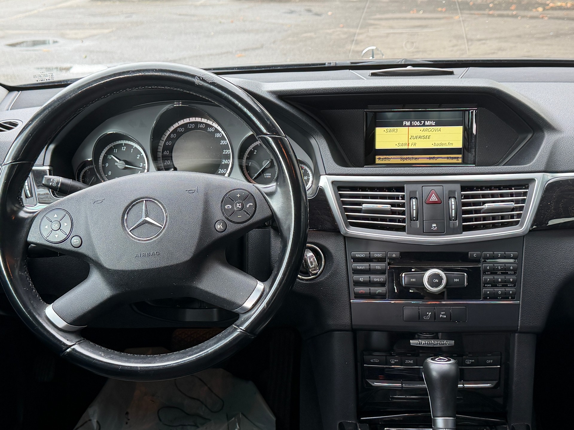 MERCEDES-BENZ E 220 CDI BlueEfficiency Avantgarde Automatic-image-6