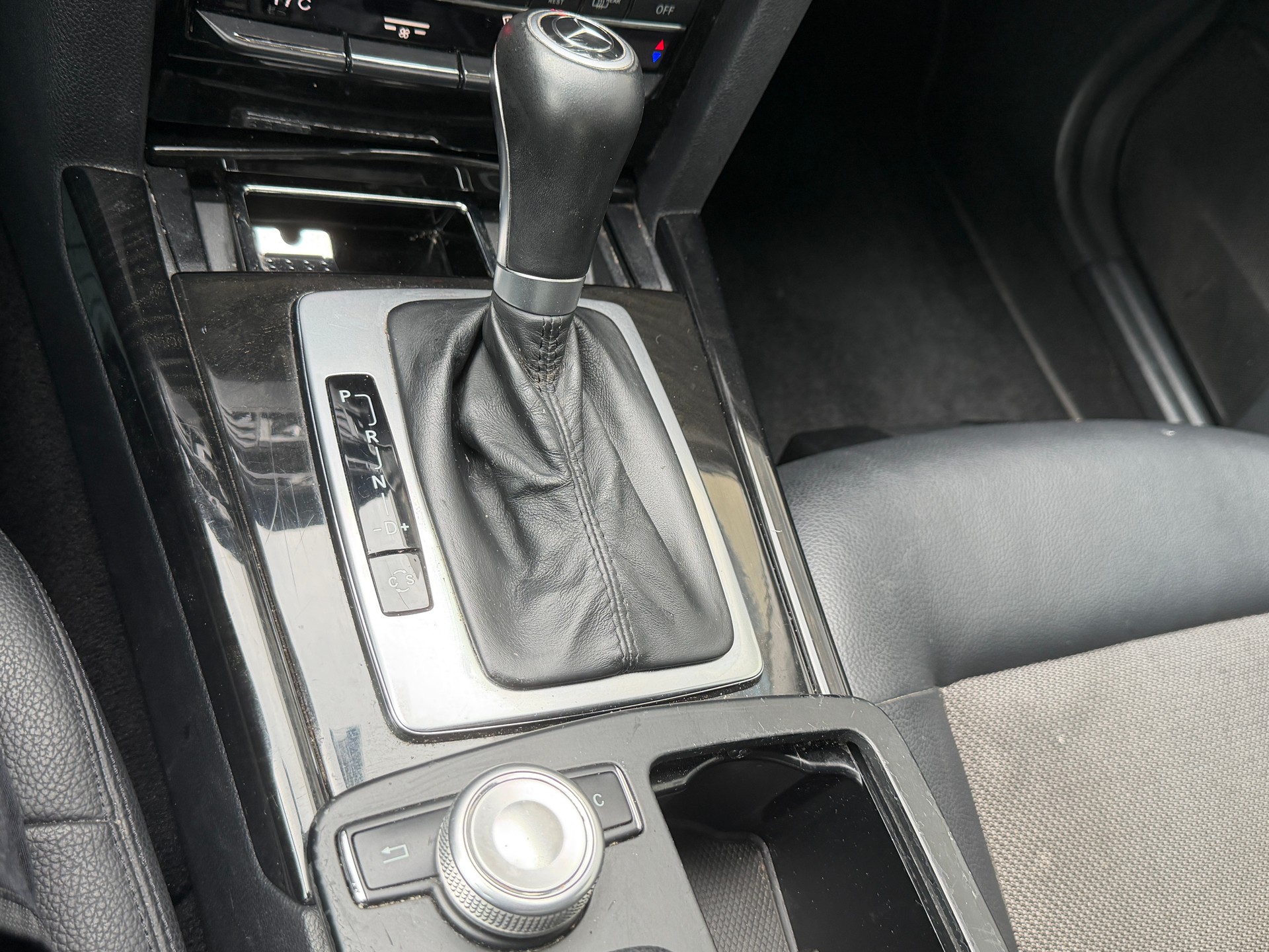 MERCEDES-BENZ E 220 CDI BlueEfficiency Avantgarde Automatic-image-11