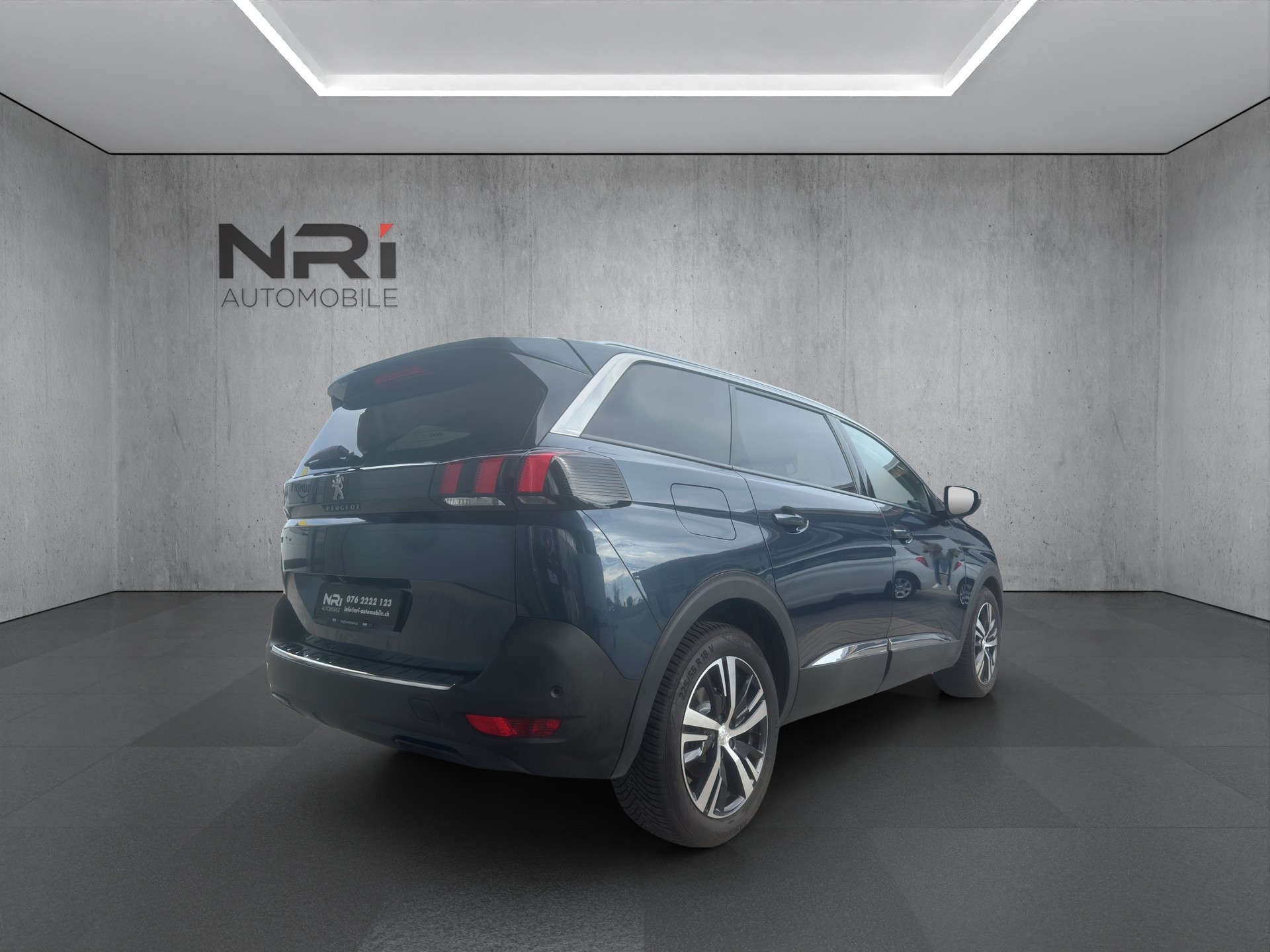 PEUGEOT 5008 1.5 BlueHDi Allure-showroom-element-3