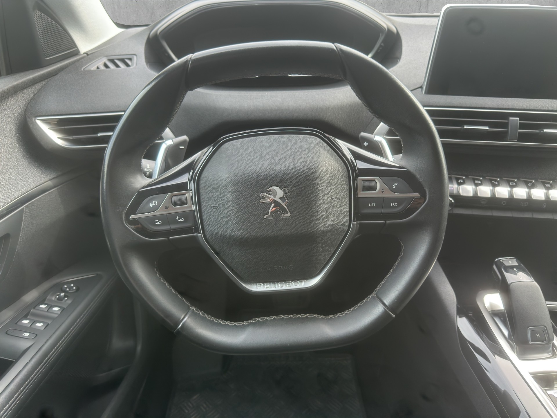 PEUGEOT 5008 1.5 BlueHDi Allure-image-12