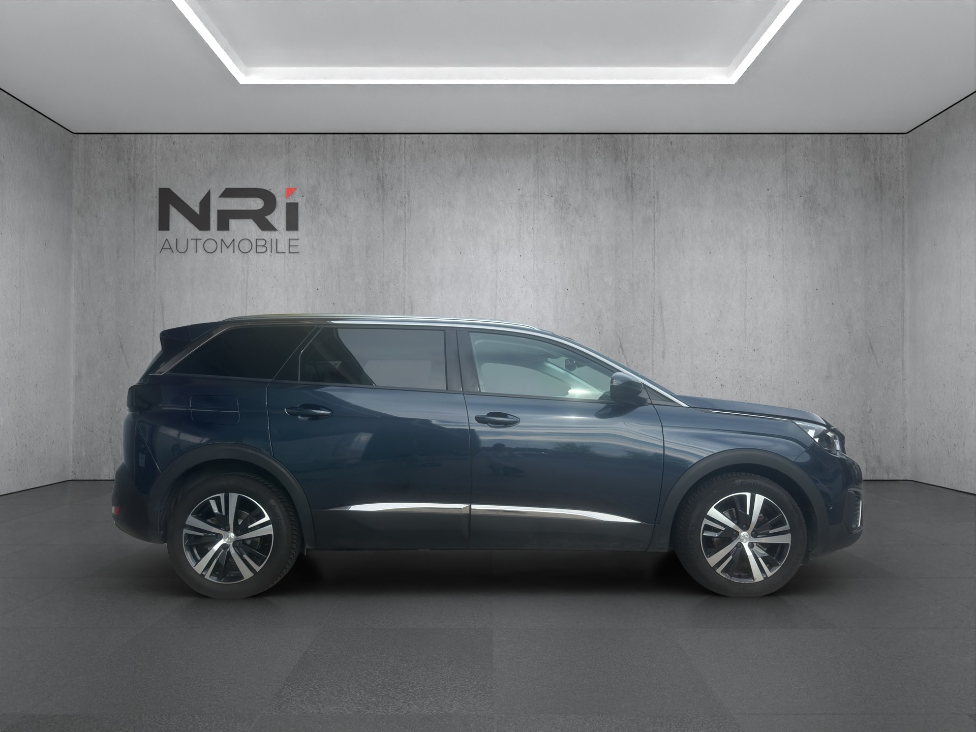 PEUGEOT 5008 1.5 BlueHDi Allure-showroom-element-2