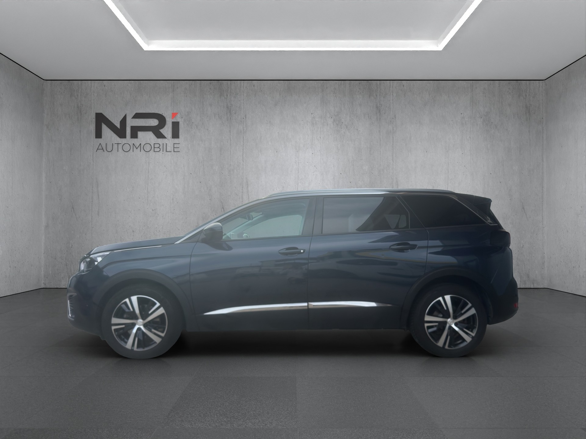 PEUGEOT 5008 1.5 BlueHDi Allure-image-6