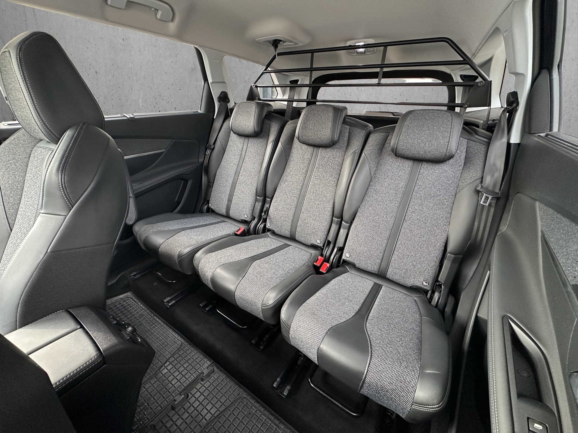PEUGEOT 5008 1.5 BlueHDi Allure-image-9