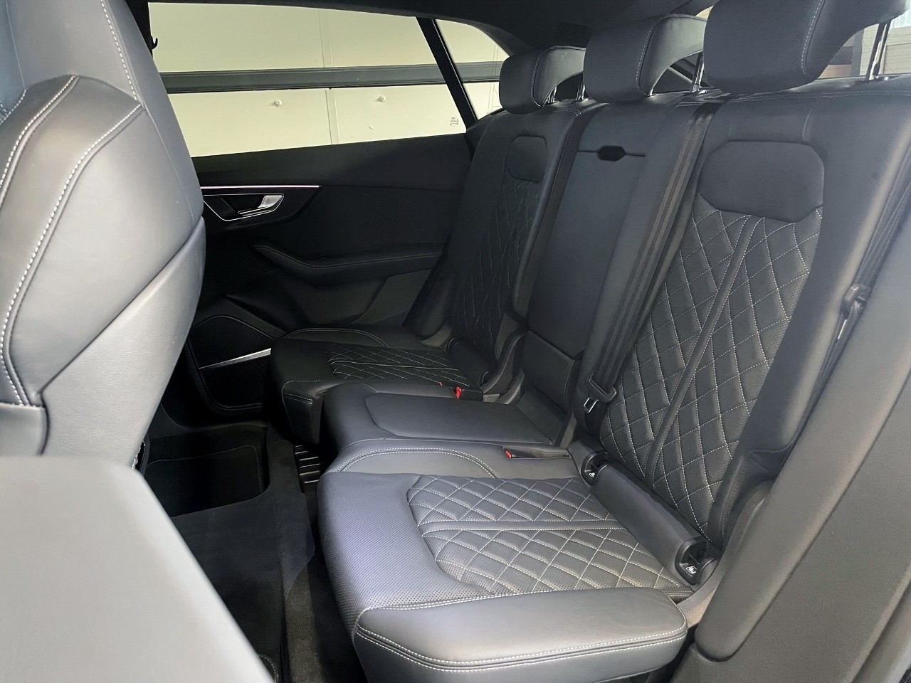 AUDI SQ8 TFSI quattro tiptronic-image-13