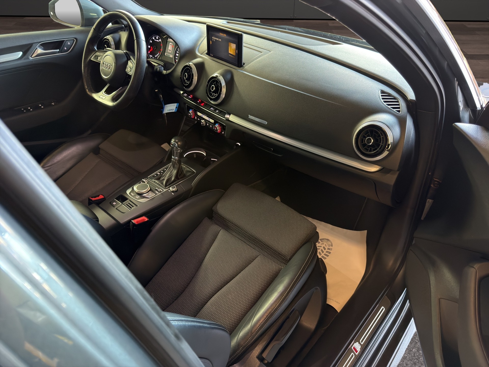 AUDI A3 Sportback 1.4 TFSI S Line S-tronic Facelift-image-11