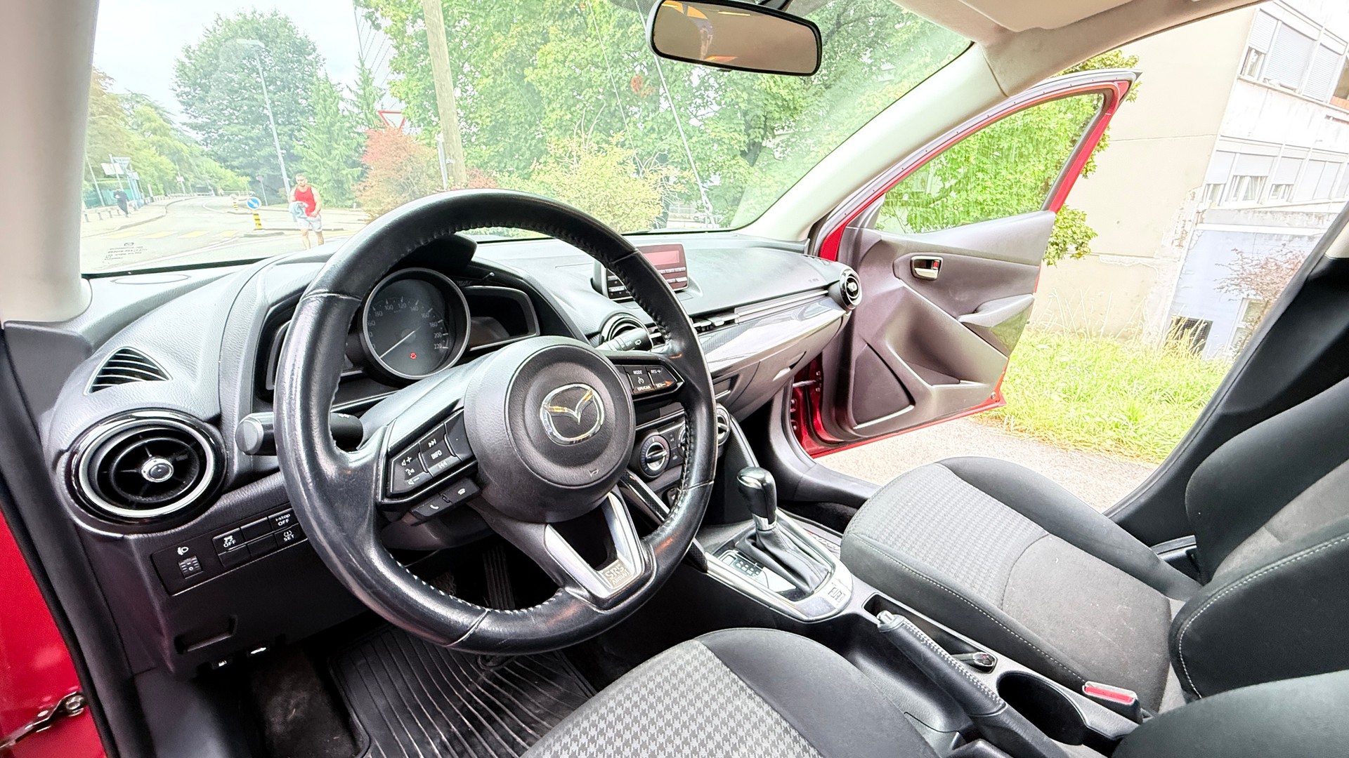 MAZDA 2 SKYACTIV-G 90 Ambition Plus Automat-image-12