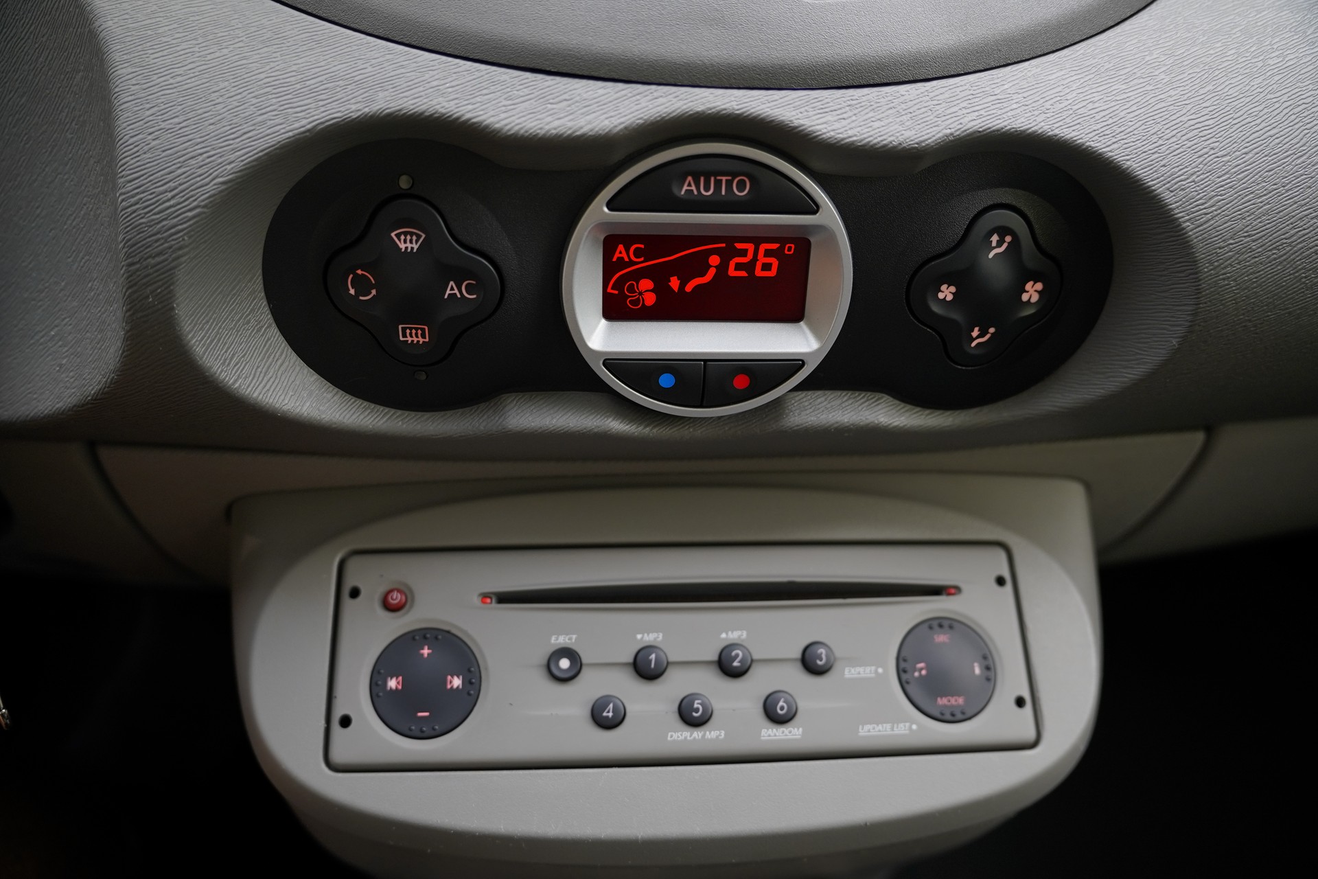 RENAULT Twingo 1.2 16V Initiale Quickshift-image-28
