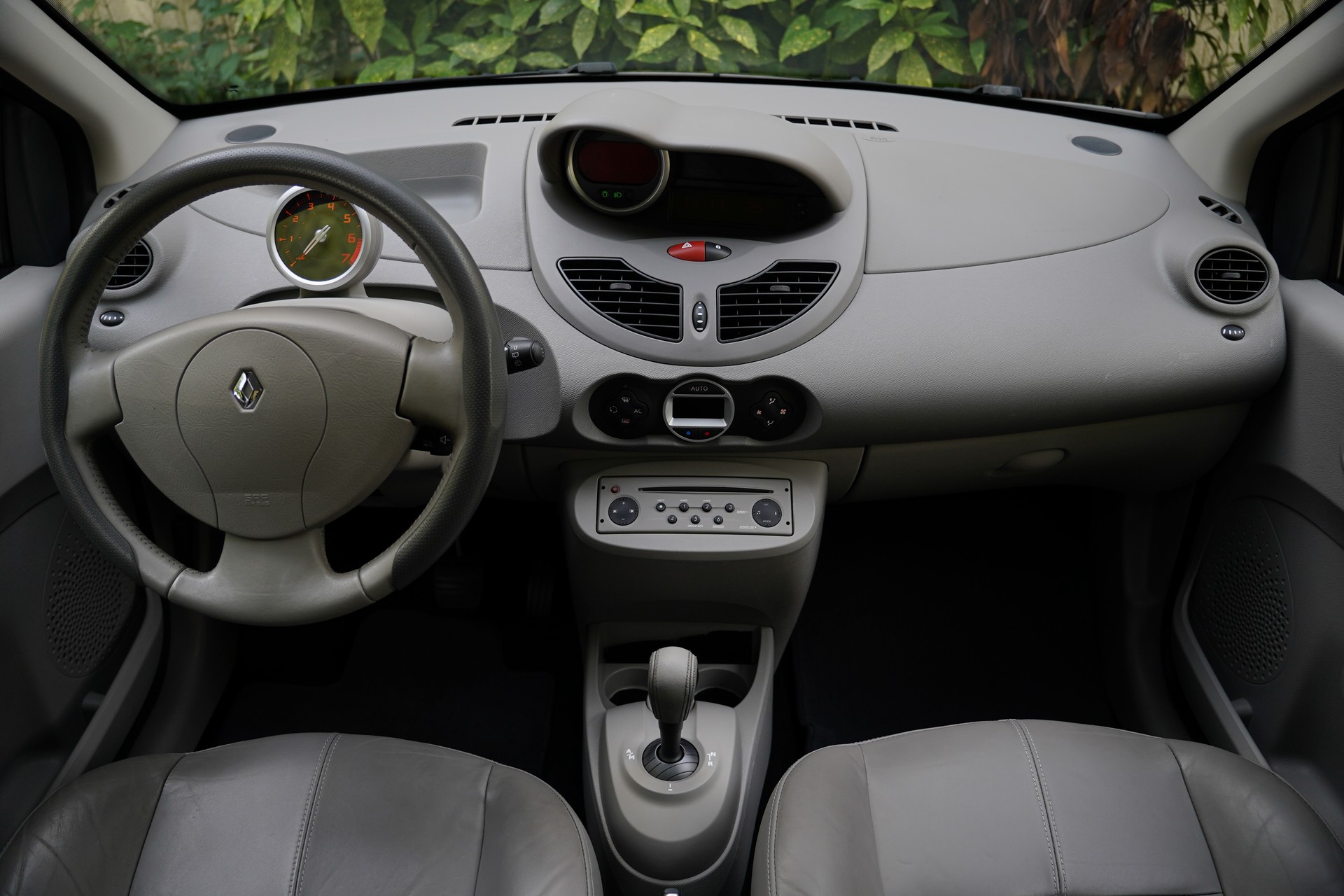 RENAULT Twingo 1.2 16V Initiale Quickshift-image-17