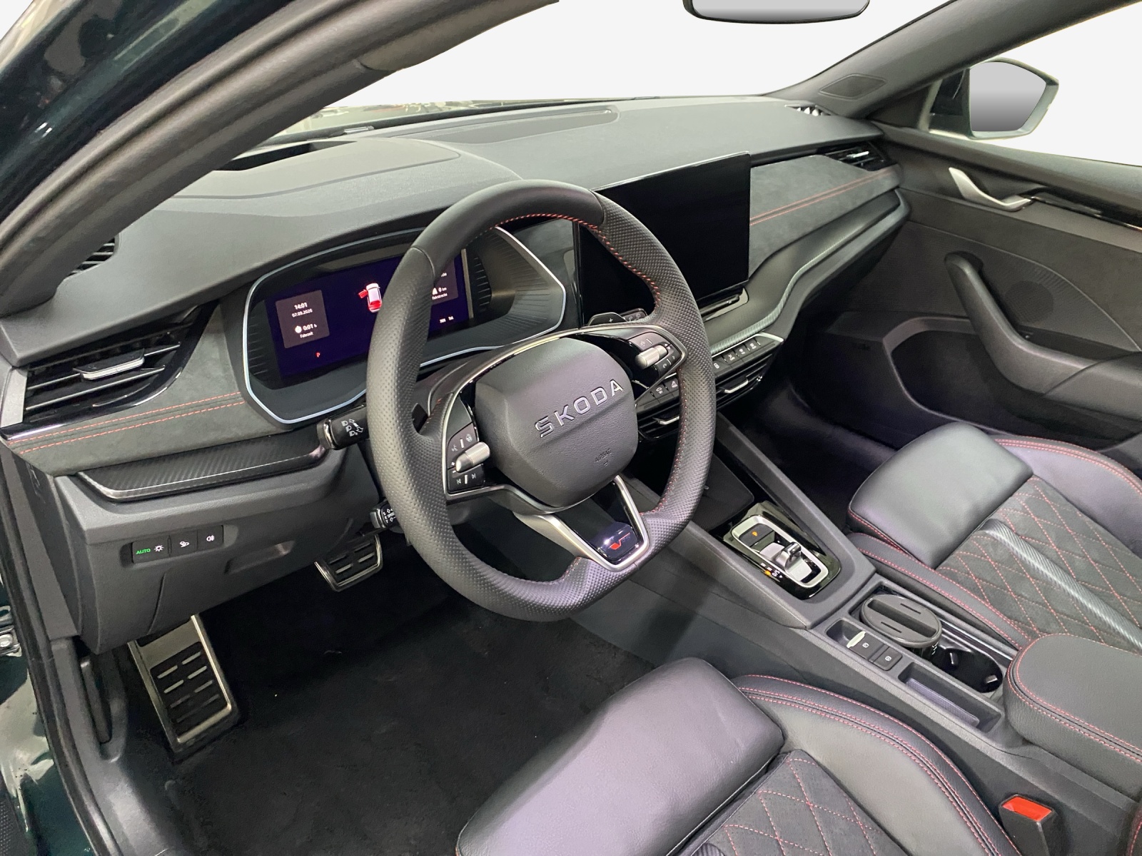SKODA Octavia Combi 2.0 TSI DSG RS 30 Years Edition-image-14