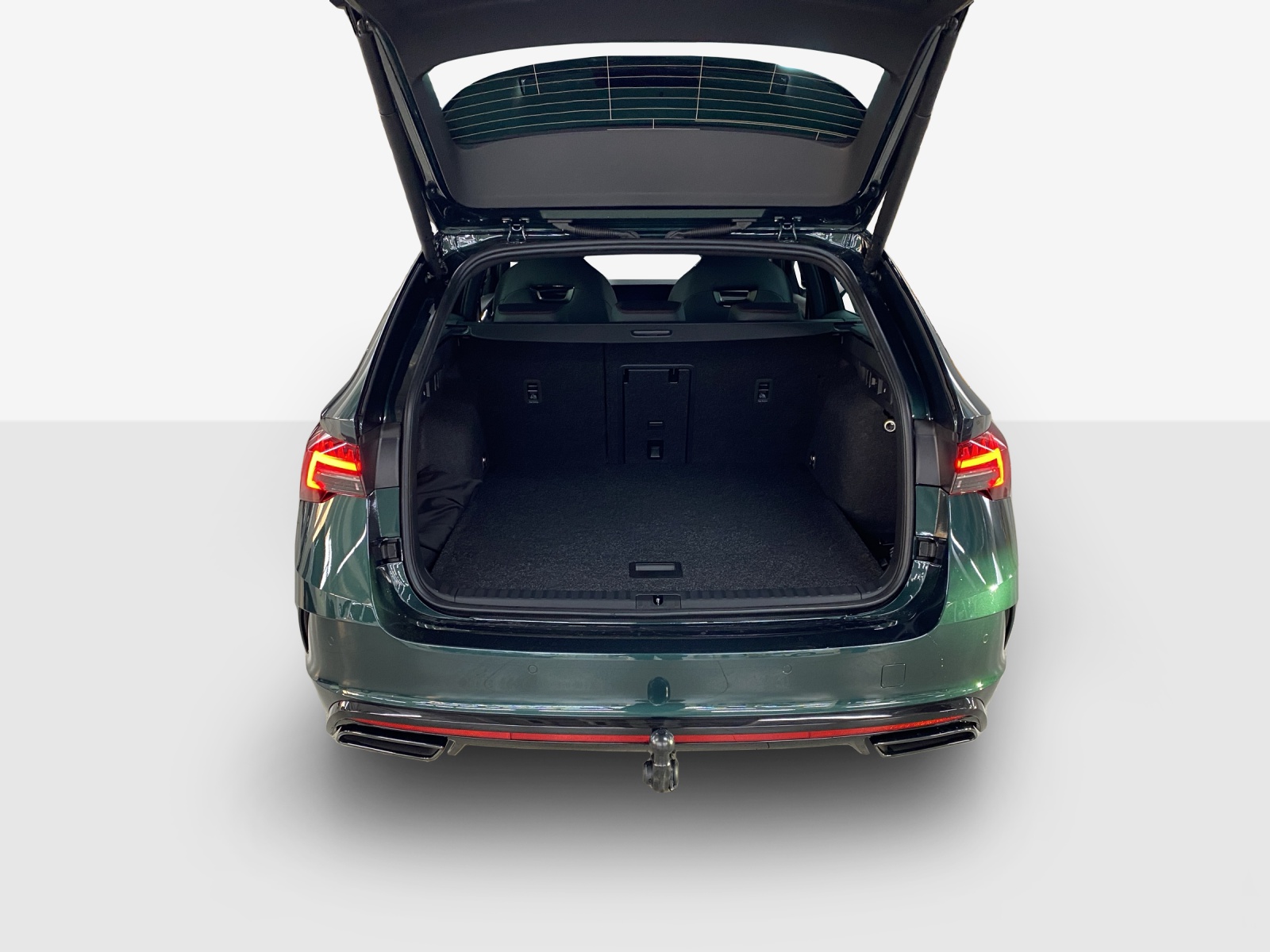 SKODA Octavia Combi 2.0 TSI DSG RS 30 Years Edition-image-12