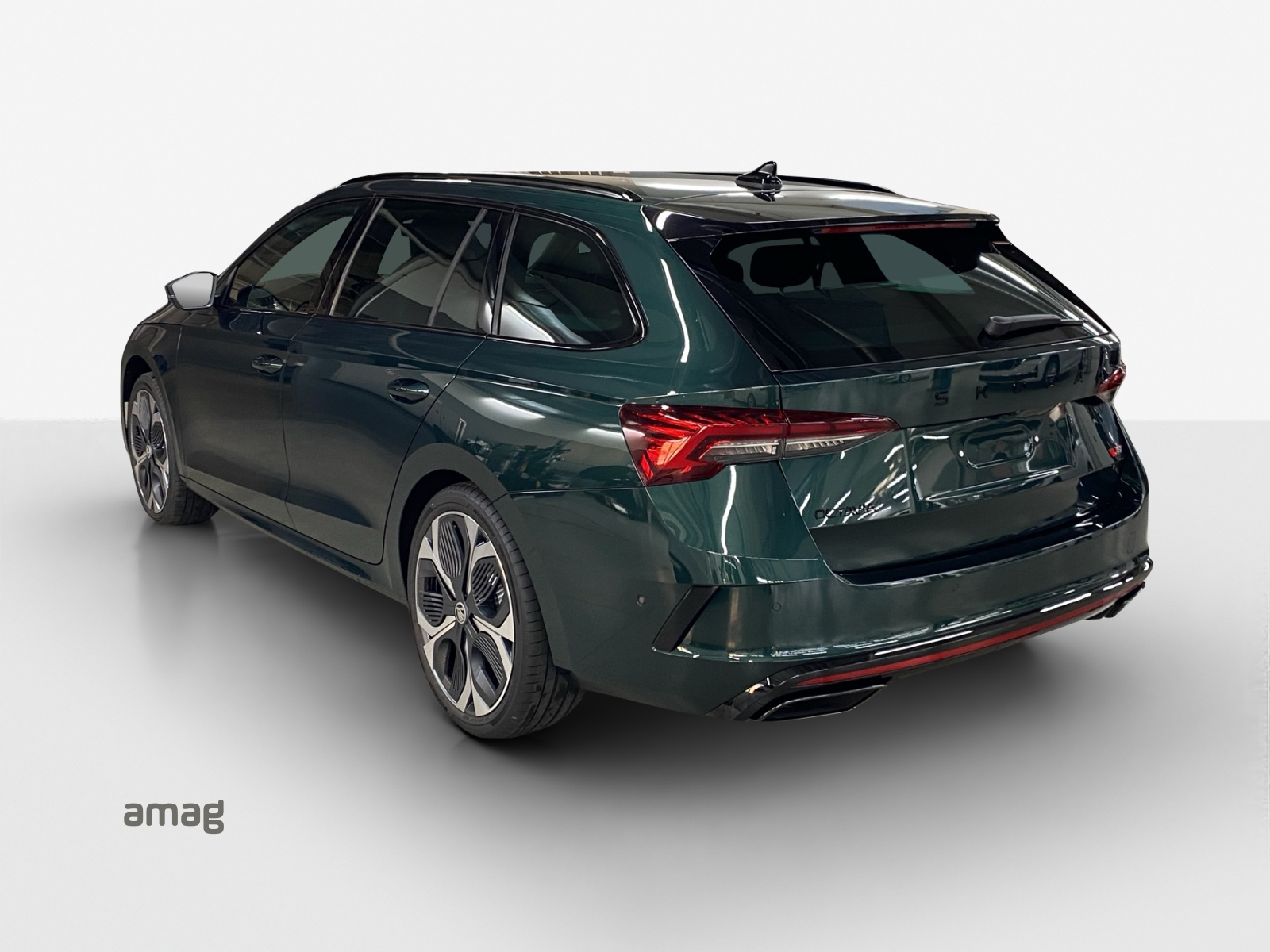 SKODA Octavia Combi 2.0 TSI DSG RS 30 Years Edition-image-2
