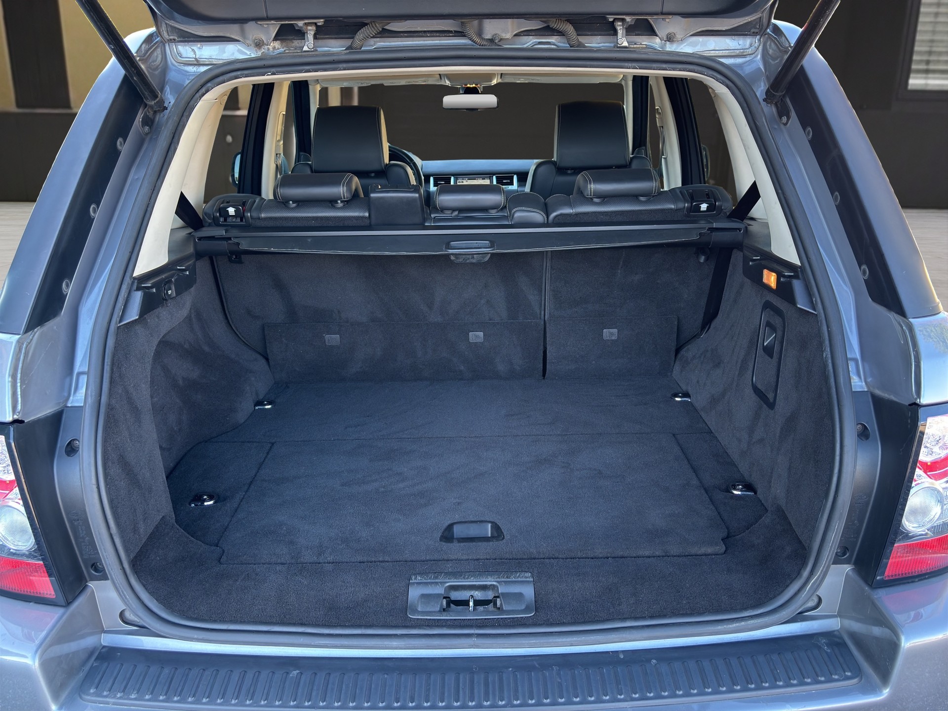LAND ROVER Range Rover Sport 3.0 TDV6 HSE Automatic-image-13