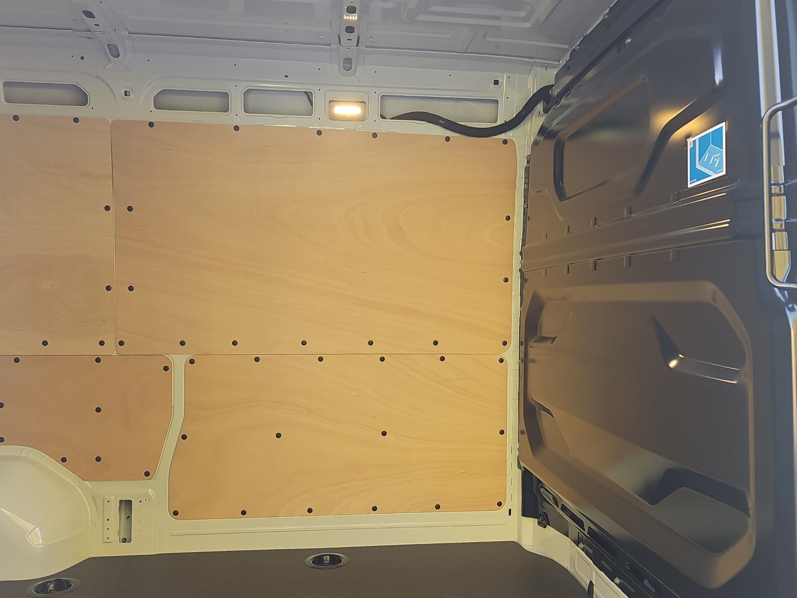 RENAULT Master E-Tech 35 EV 87kWh L2H2-image-22