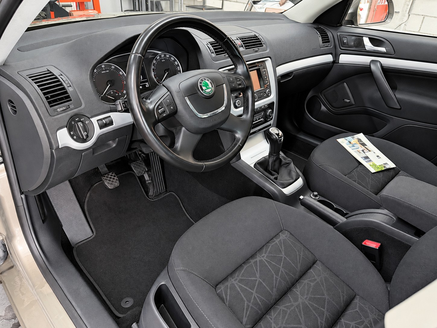 SKODA Octavia Combi 1.8 TSI Swiss Adventure 4x4-image-8