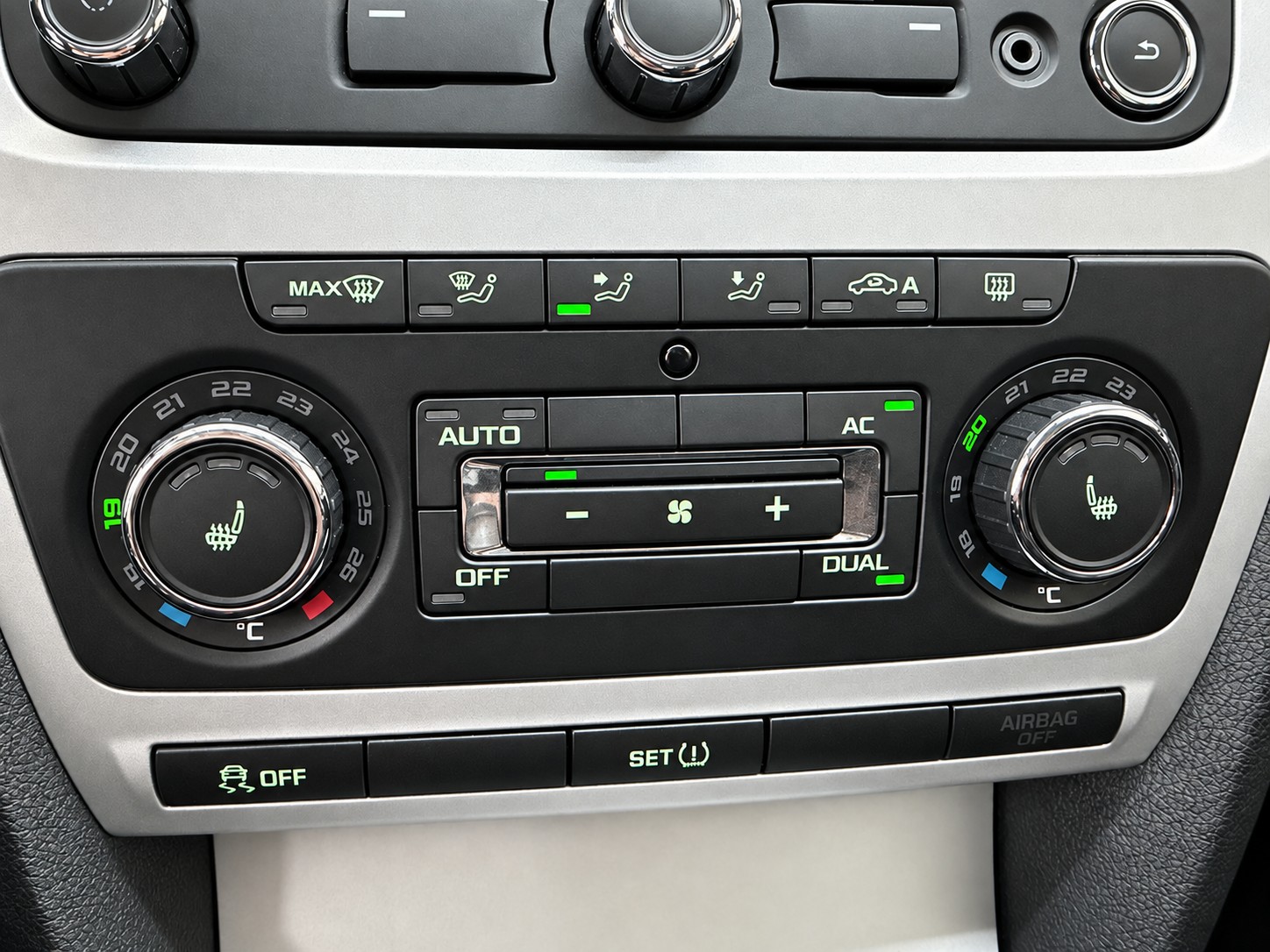 SKODA Octavia Combi 1.8 TSI Swiss Adventure 4x4-image-12