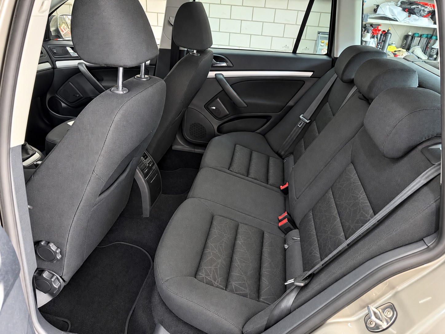SKODA Octavia Combi 1.8 TSI Swiss Adventure 4x4-image-9