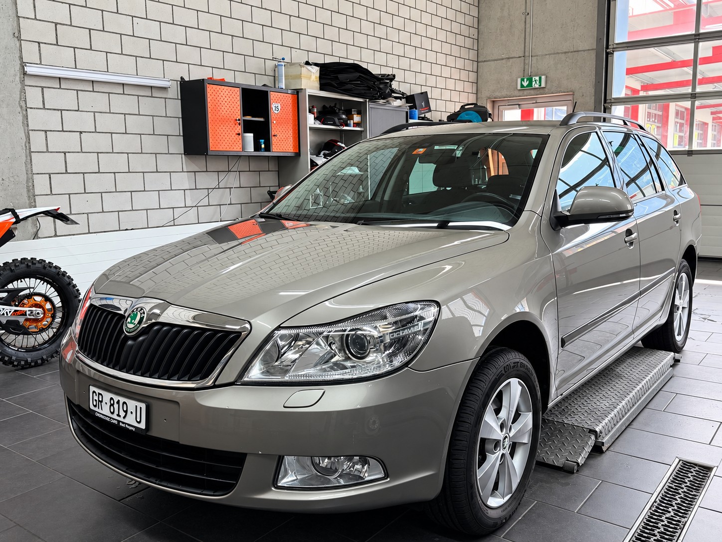 SKODA Octavia Combi 1.8 TSI Swiss Adventure 4x4-image-1